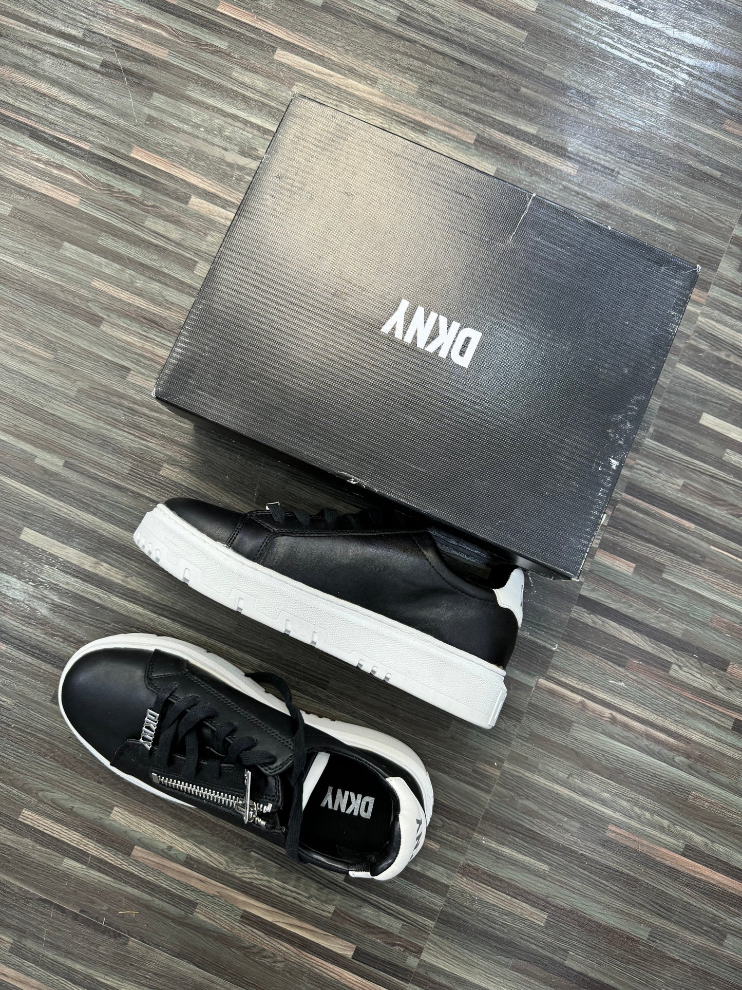 DKNY Sneakers Z106