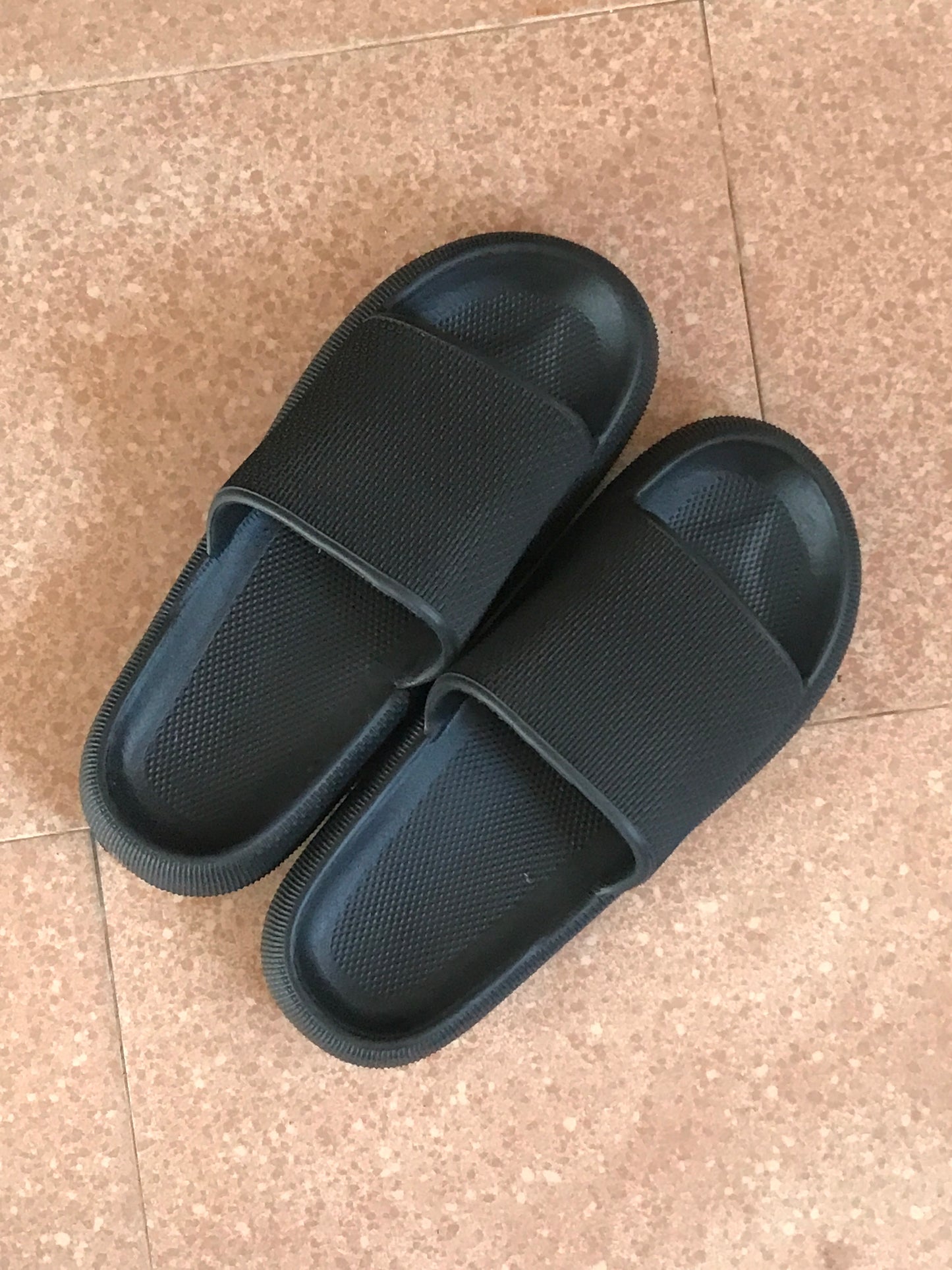 Cloud cushion slider in black