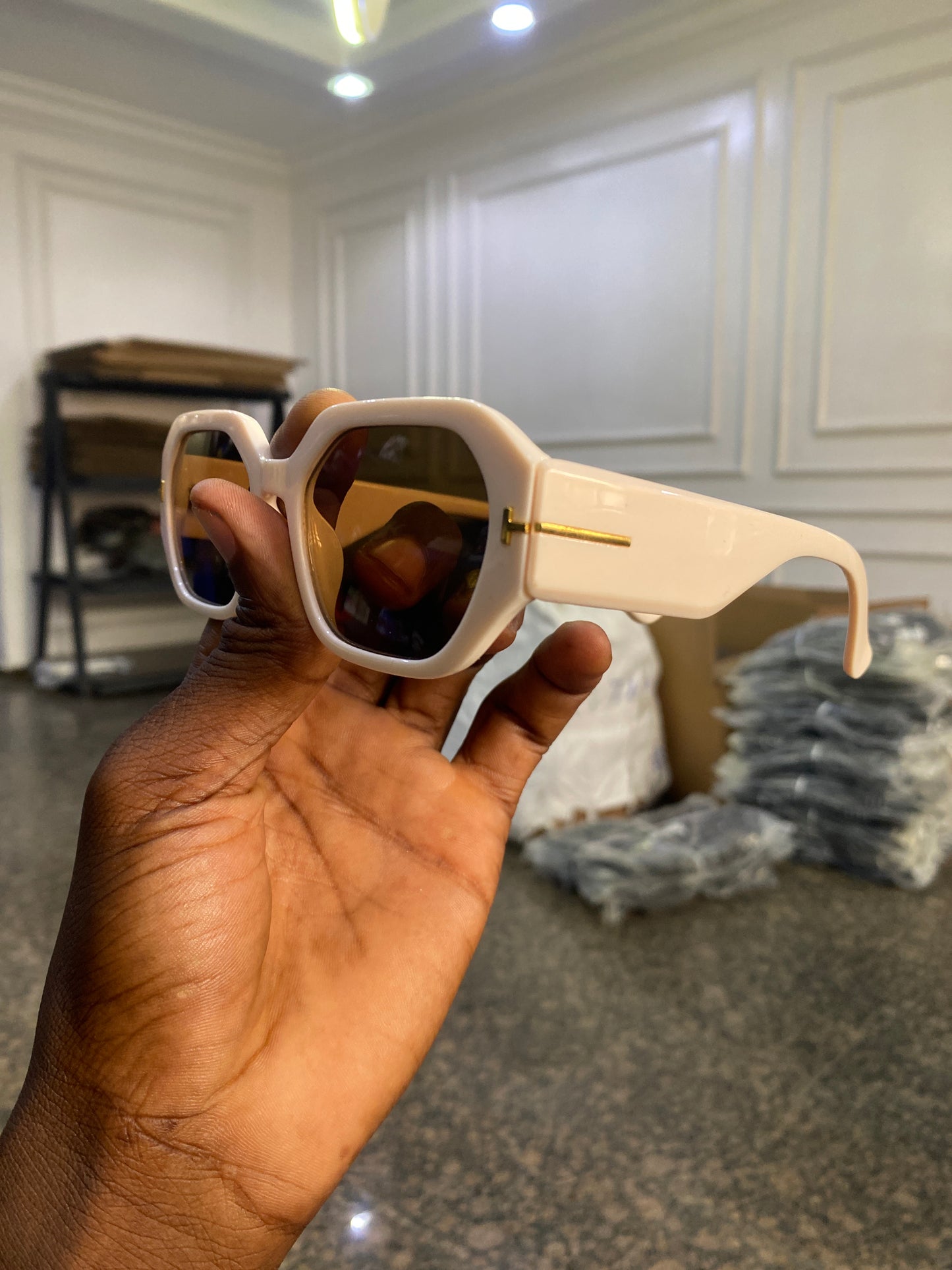 Female sunglasses in black