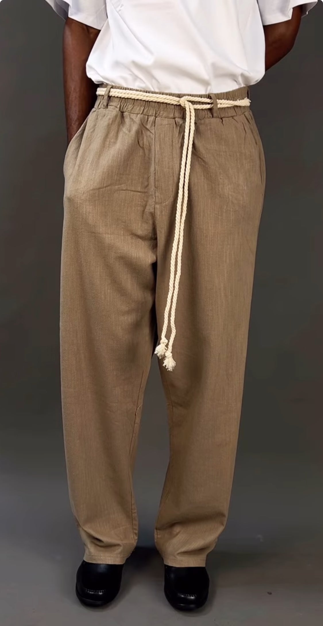 ESSENCE OF LIFE BAGGY LINEN PANTS IN BROWN