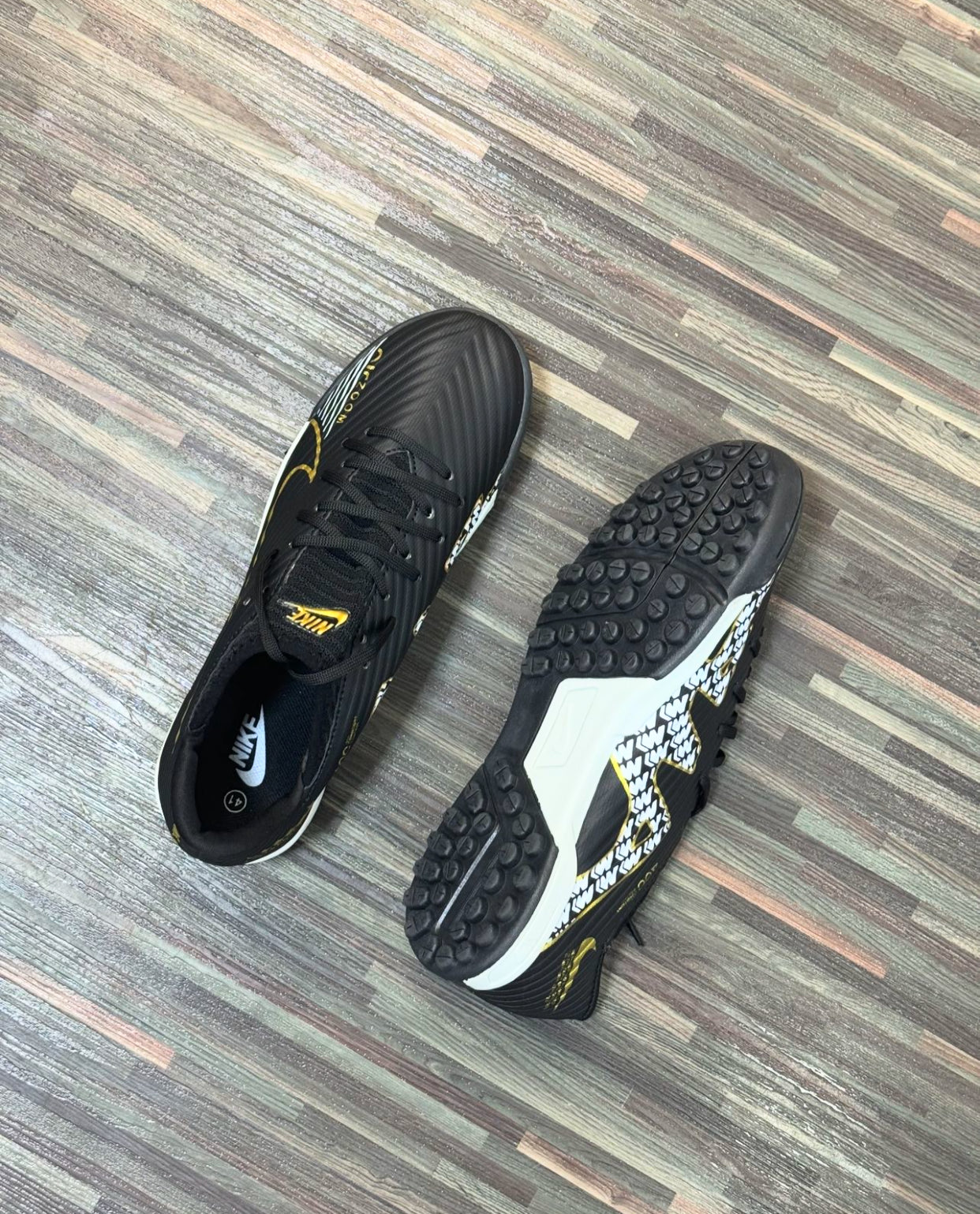 Studless football boot