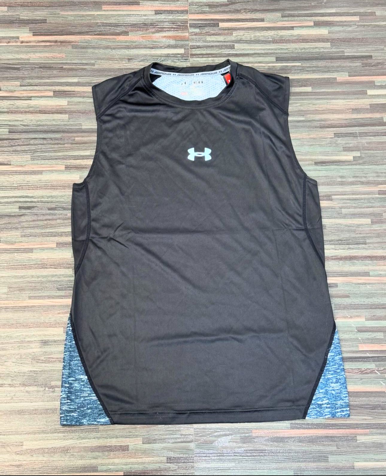 Sleeveless sport top A5602