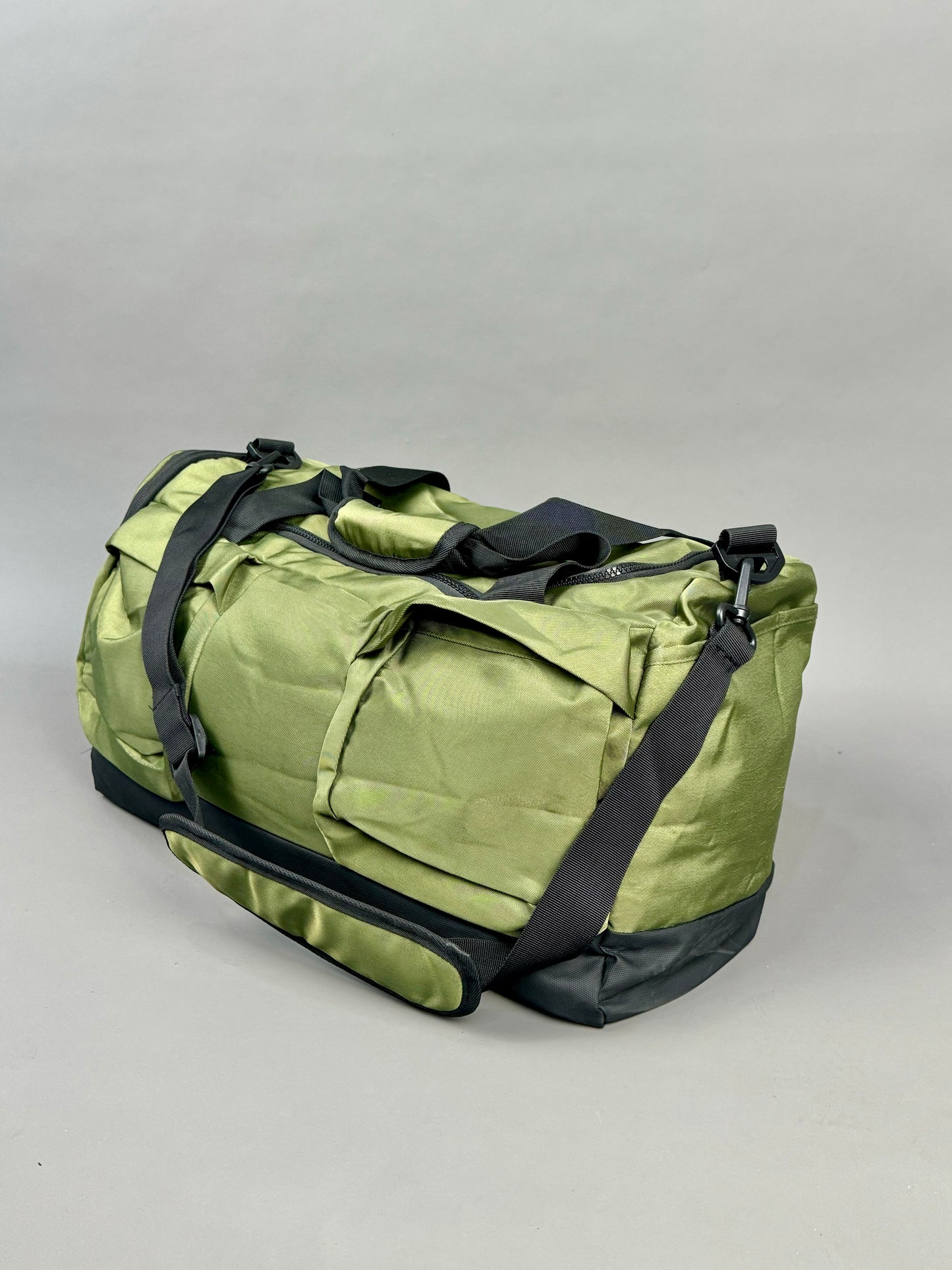 Zedek duffel bag in green color