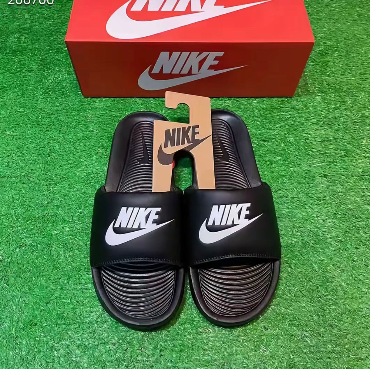 Nike victori slide black and white
