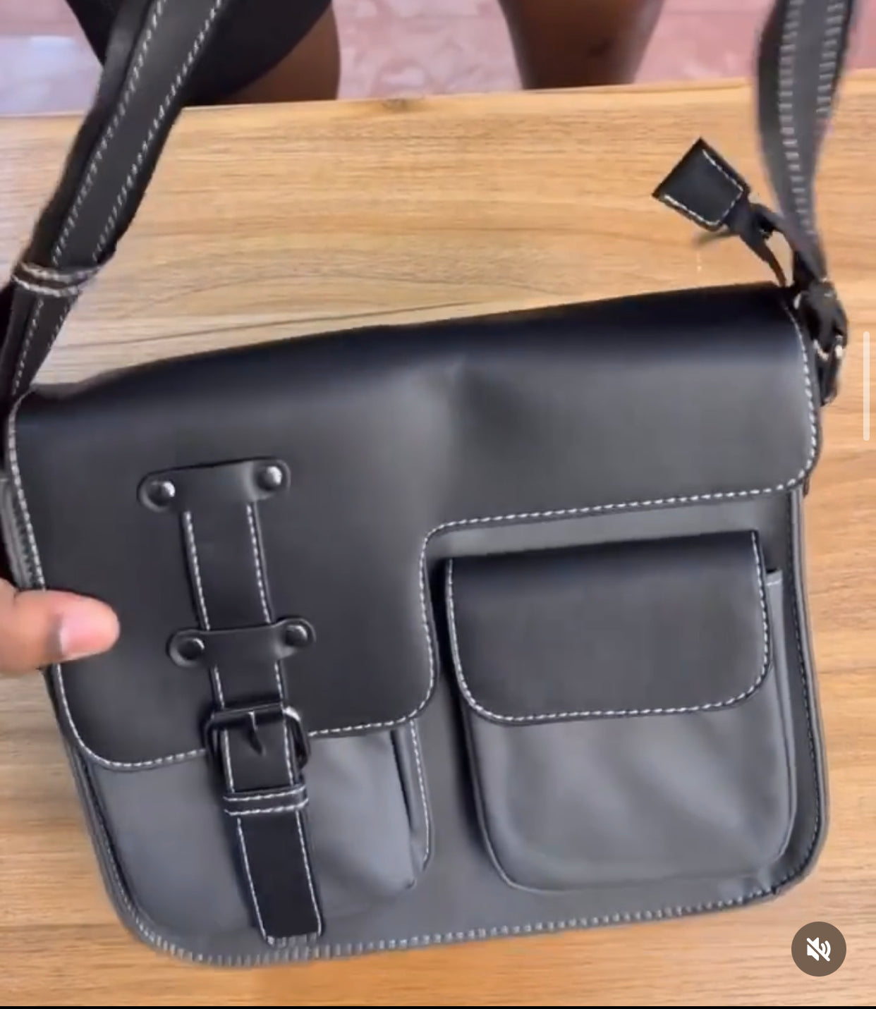 Men buckle flap messenger bag in black