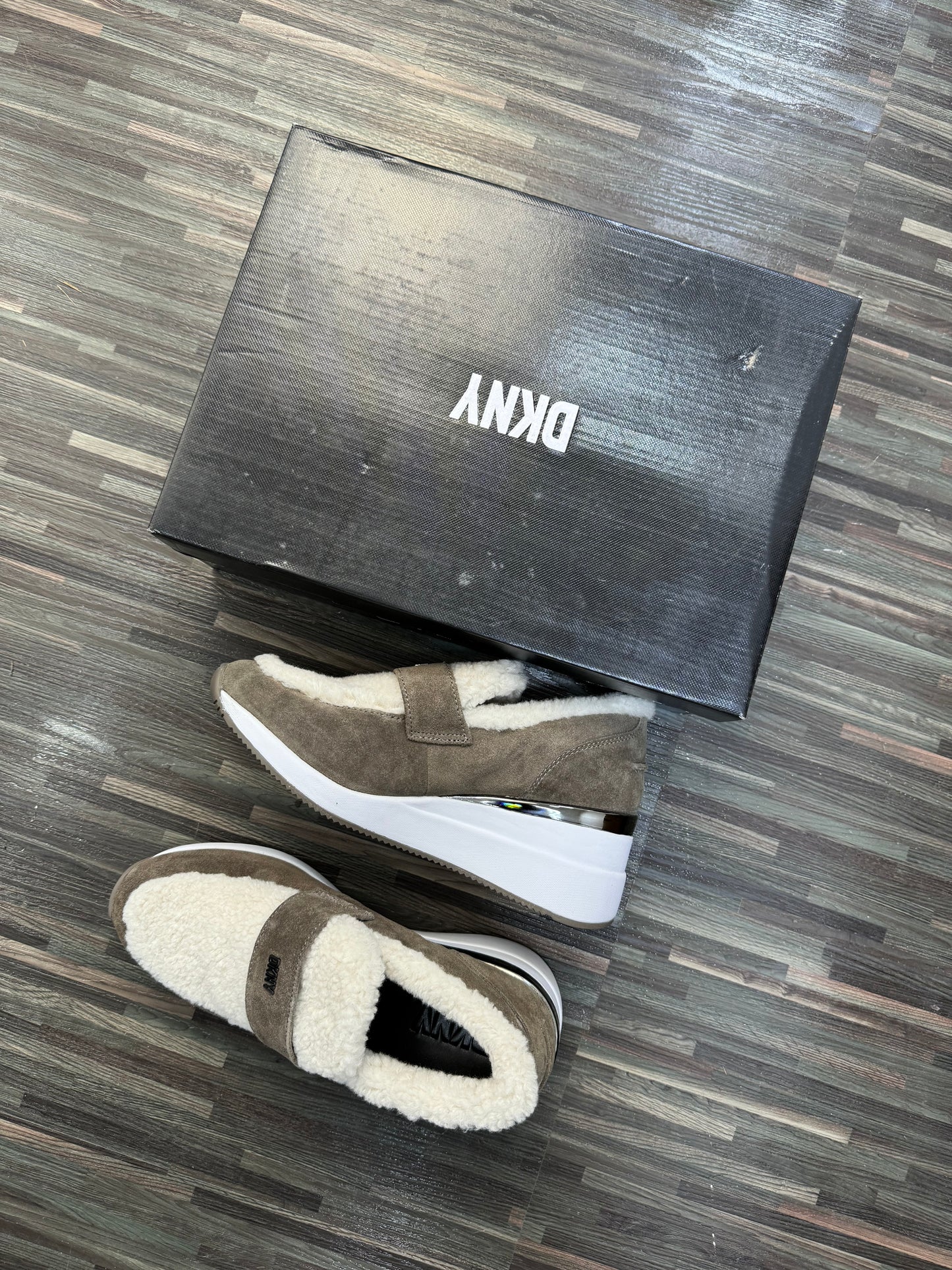 DKNY Footwear Z102