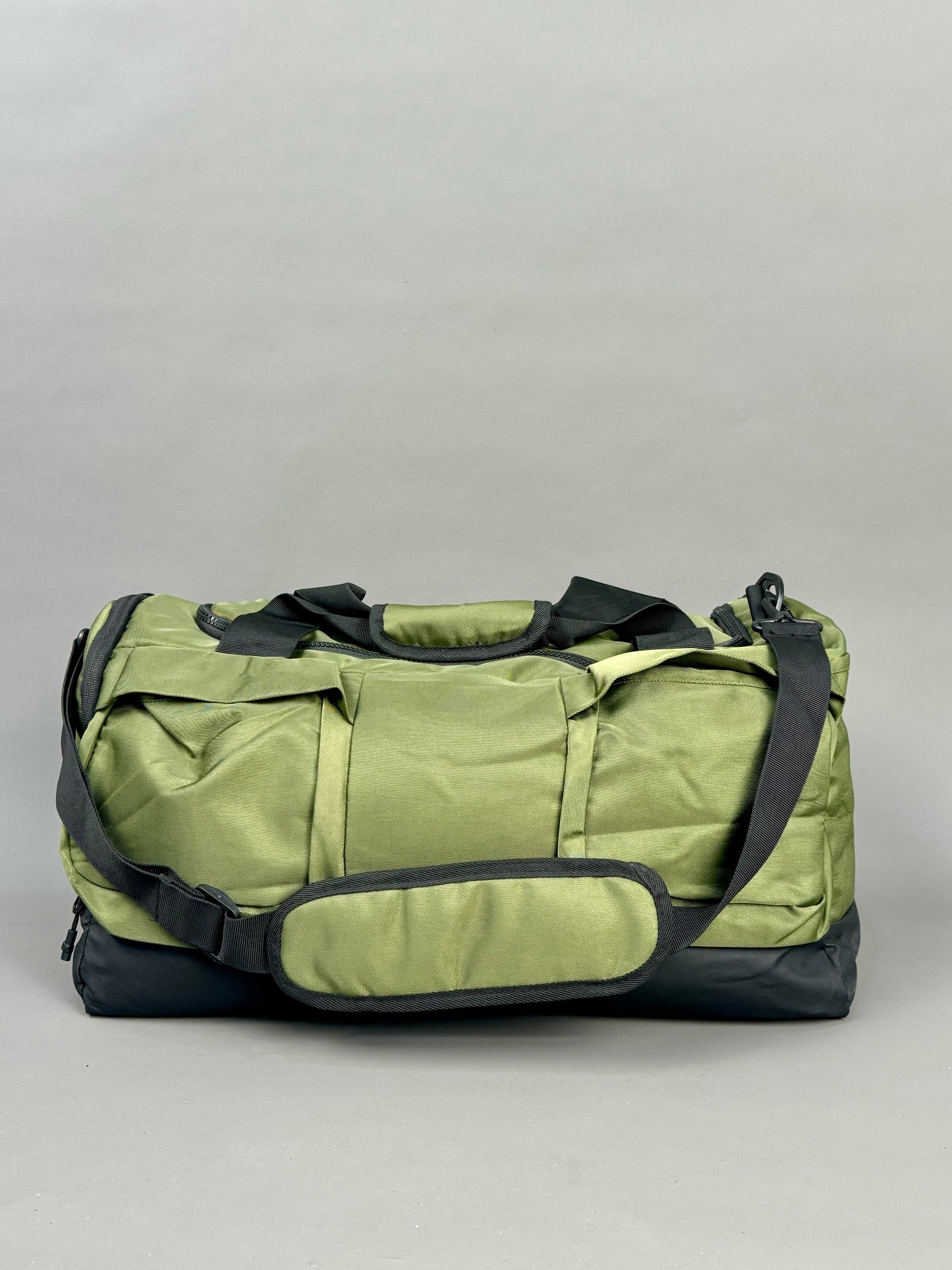 Zedek duffel bag in green color