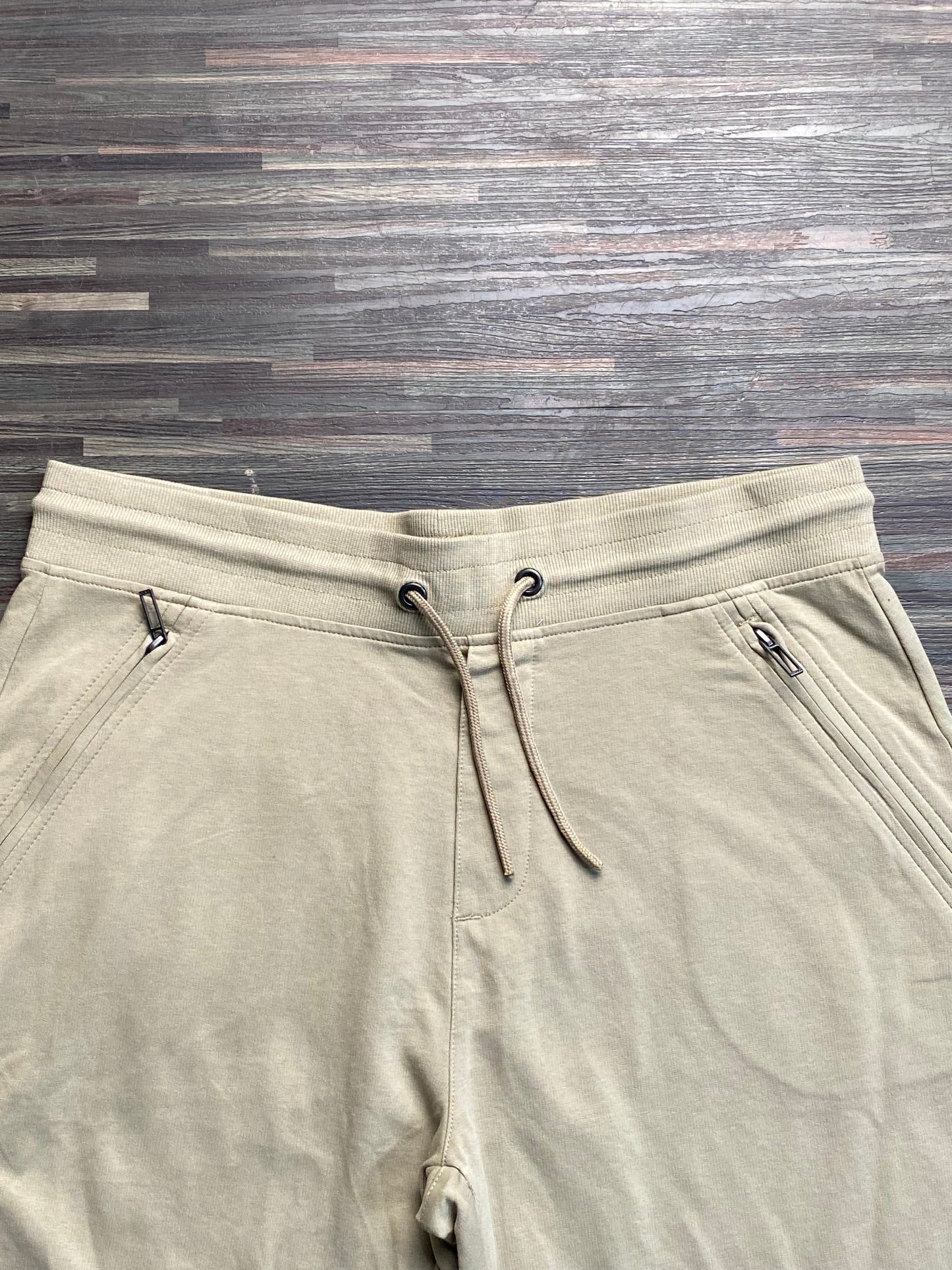Clayton sweatshort in light brown