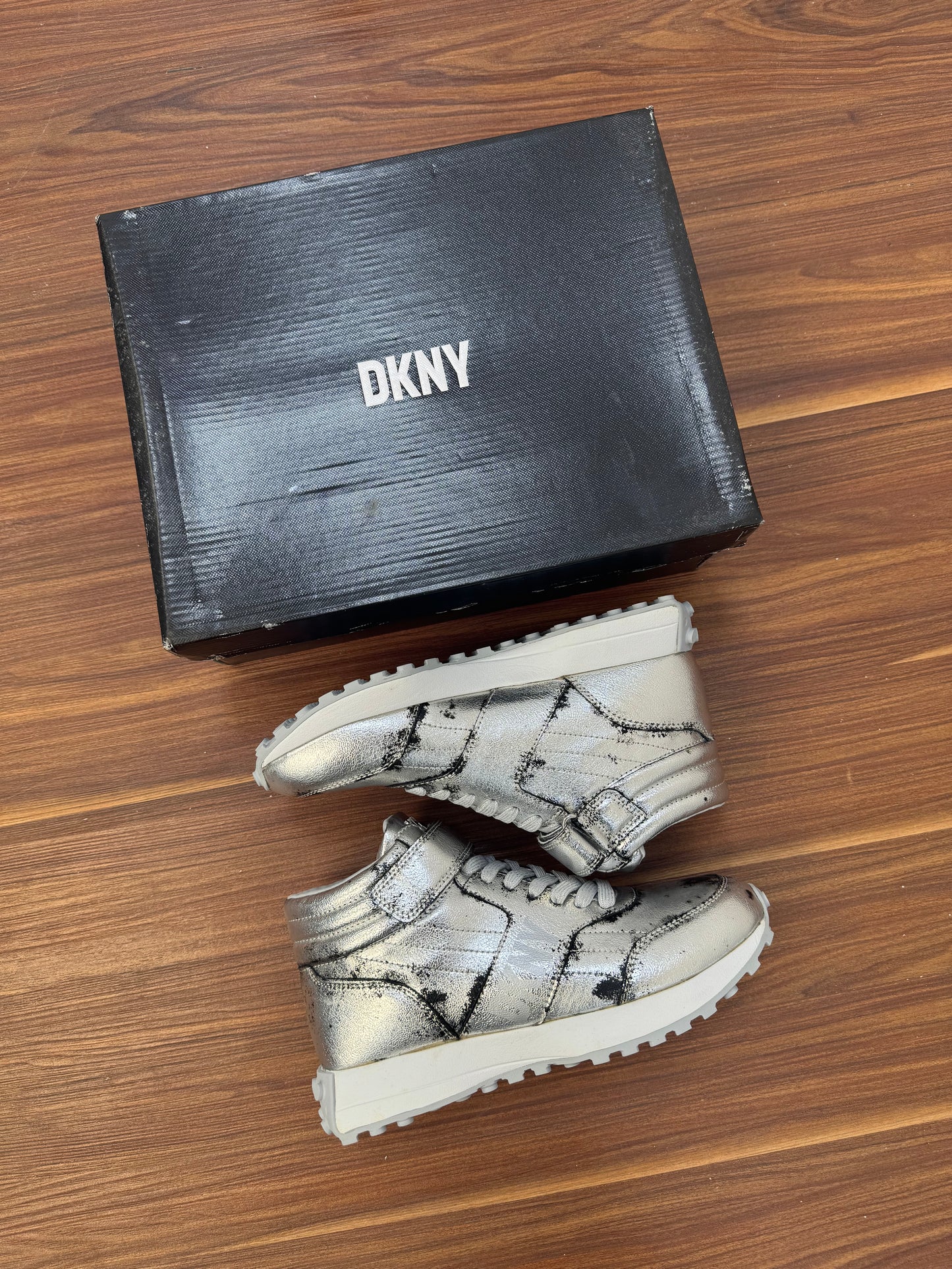 DKNY Sneakers Z104