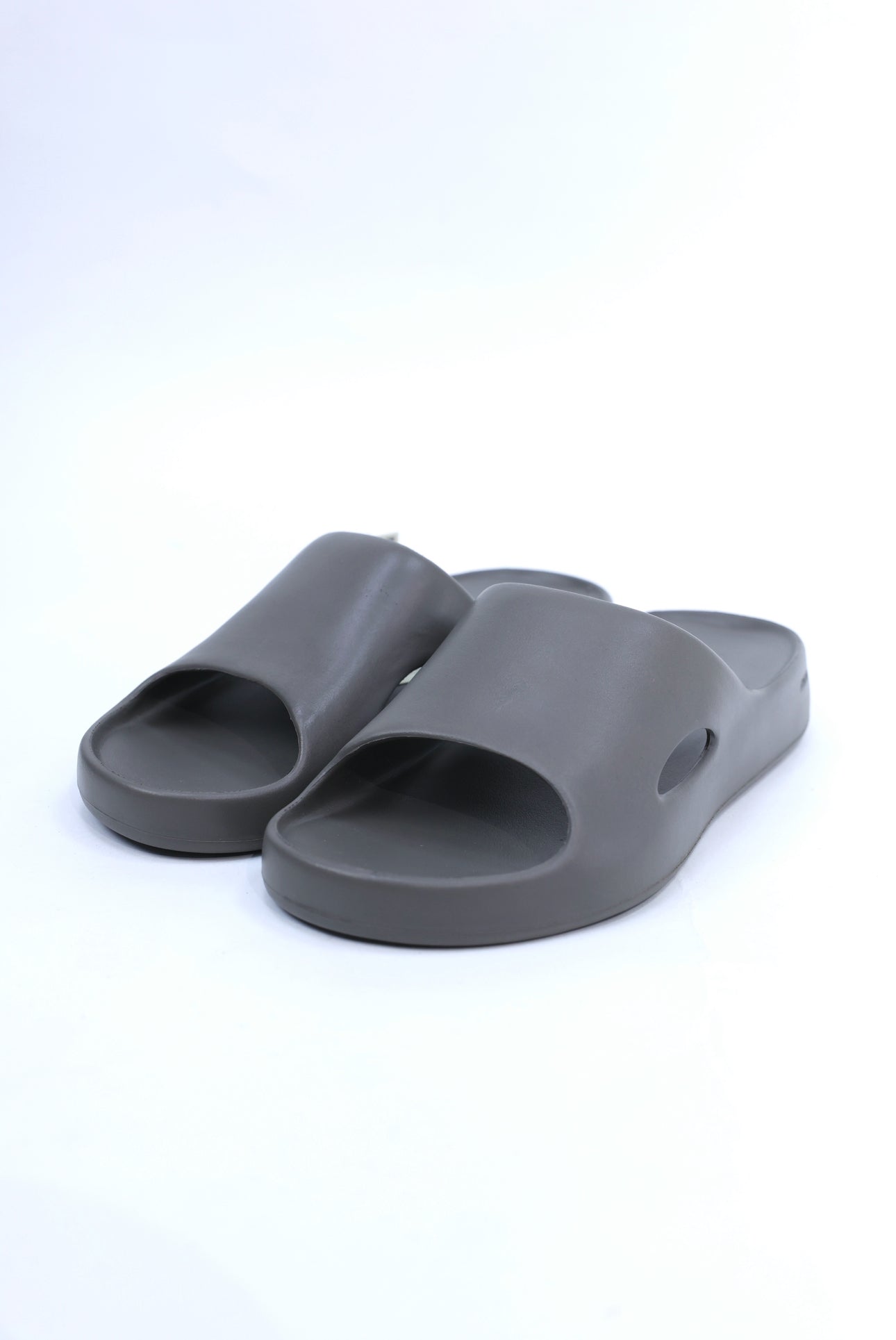 ZARA JET FOAM SLIPPERS IN GREY
