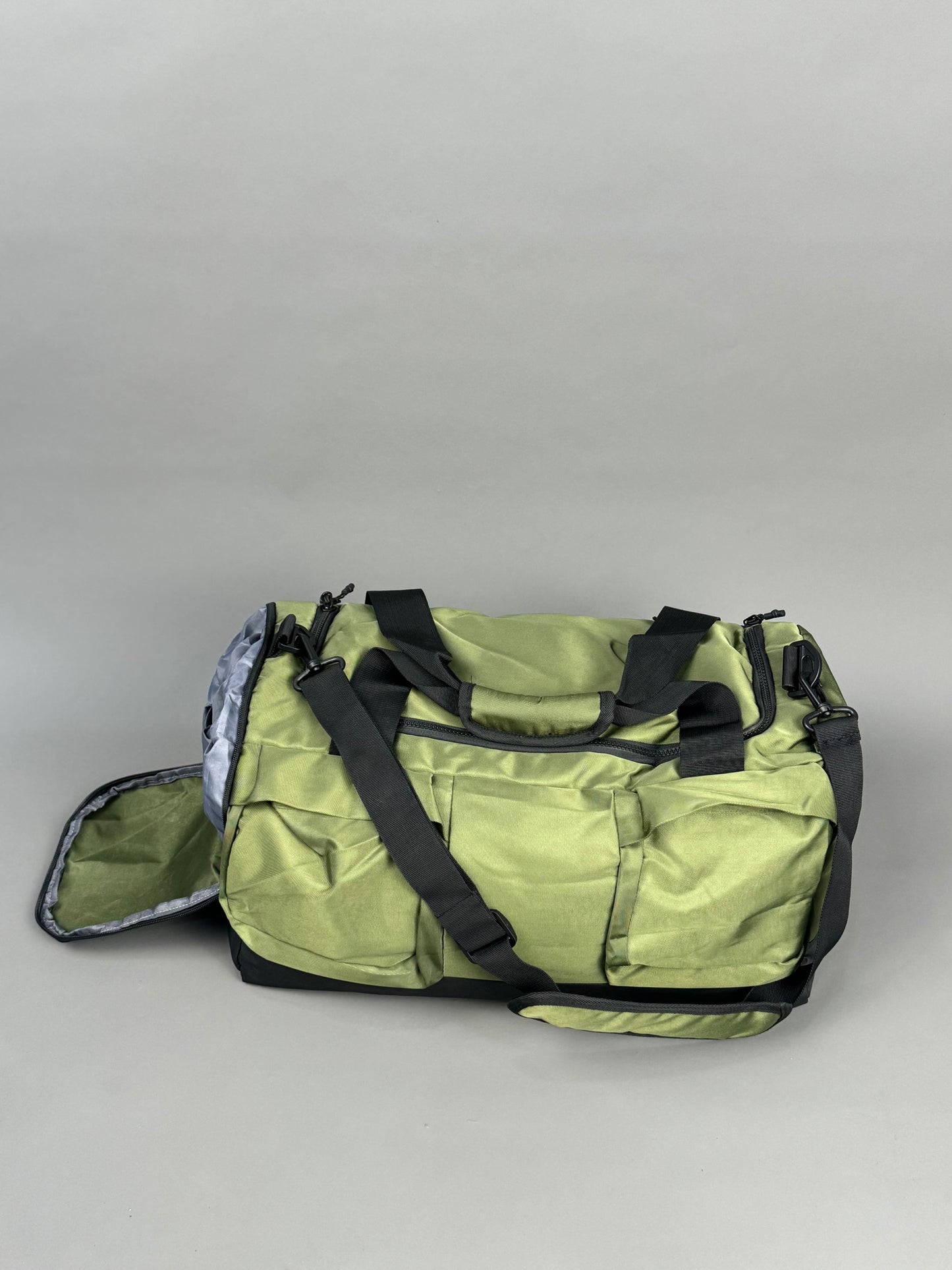 Zedek duffel bag in green color