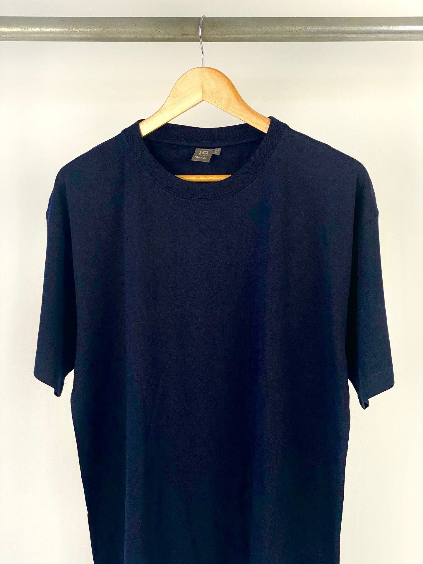 ID pro plain tshirt available in various colours. In navry blue