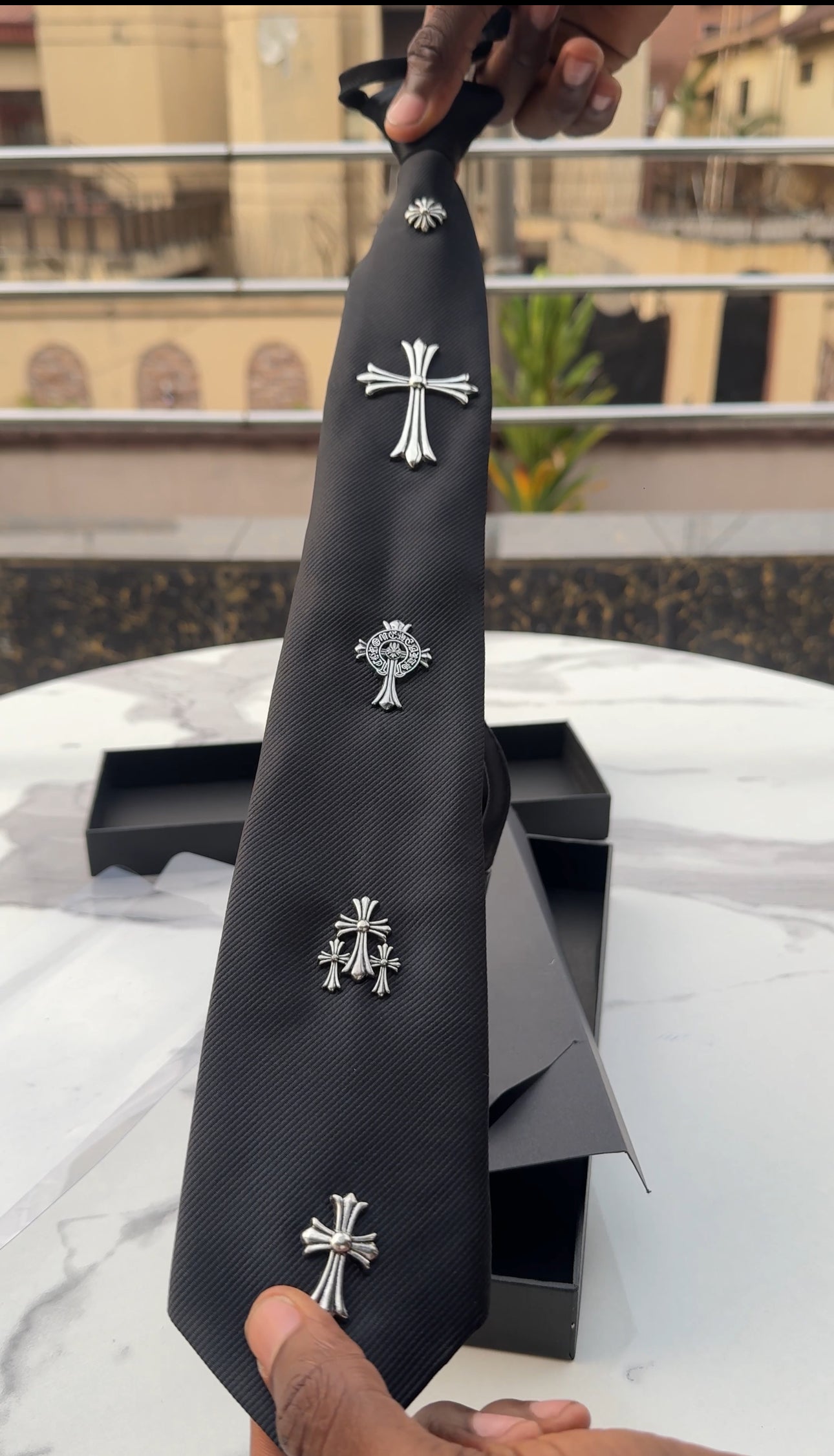 CHROME OF HEART TIE