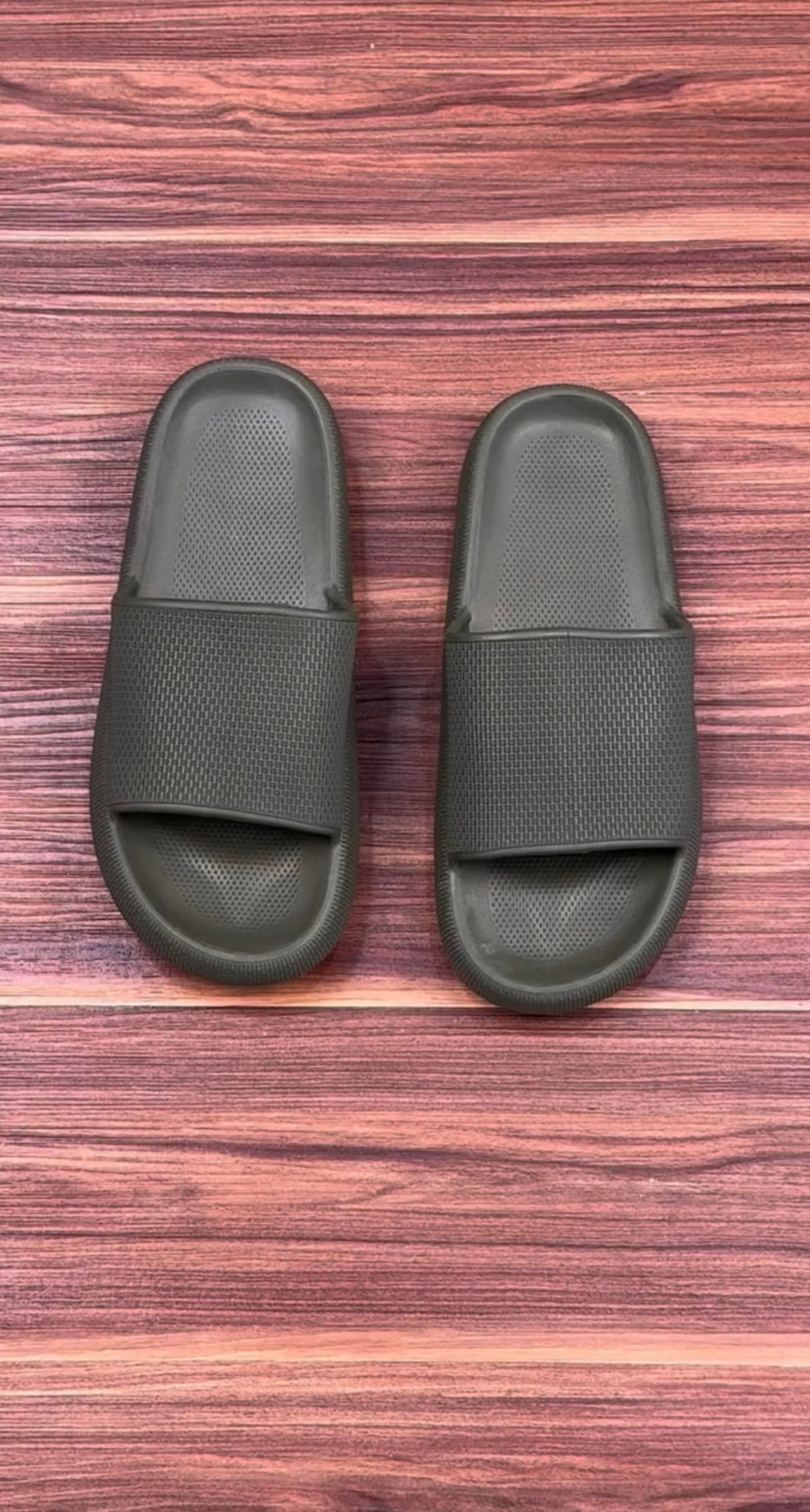 Cloud cushion sliders in Army green