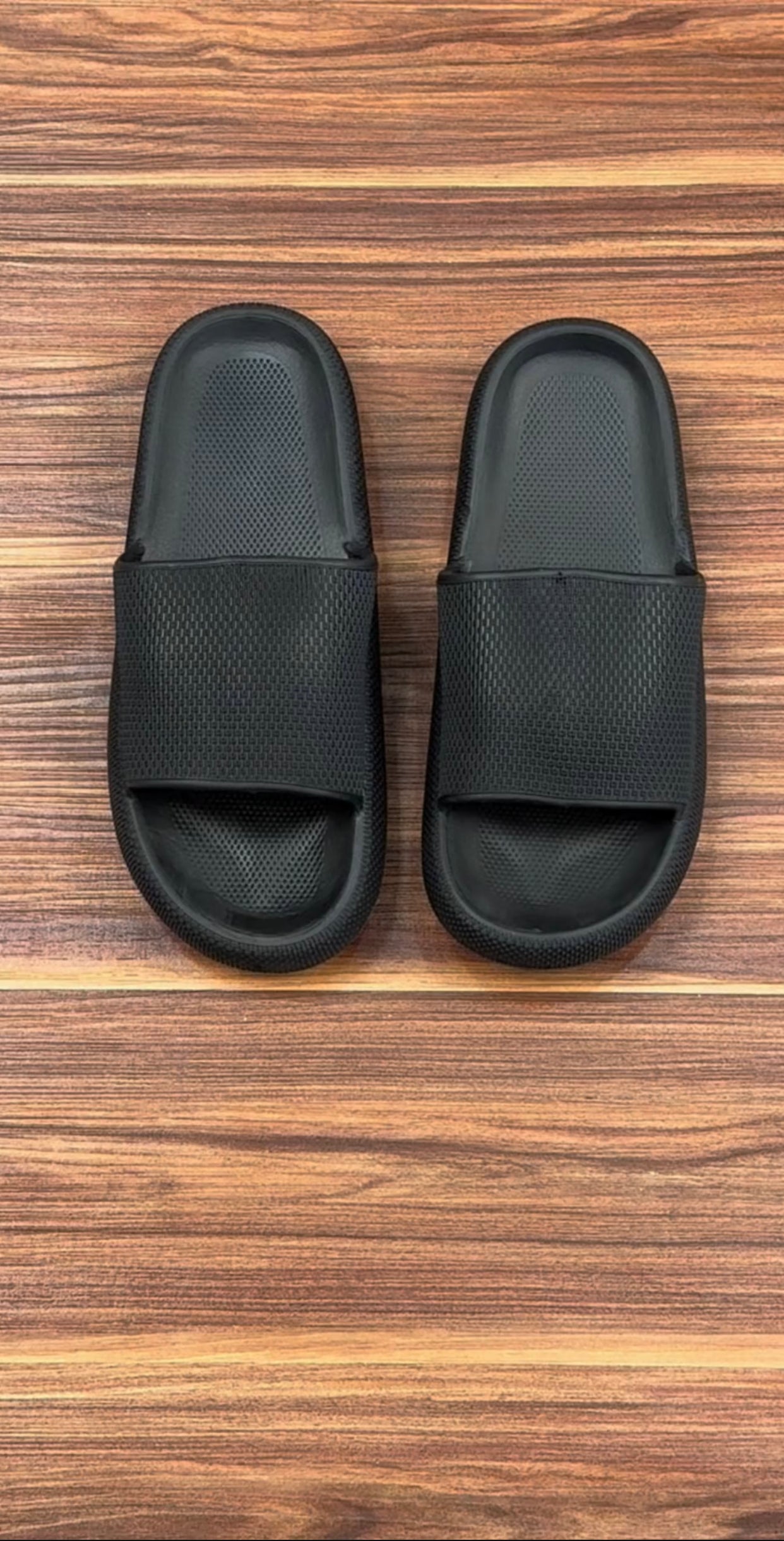 Cloud cushion slider in black