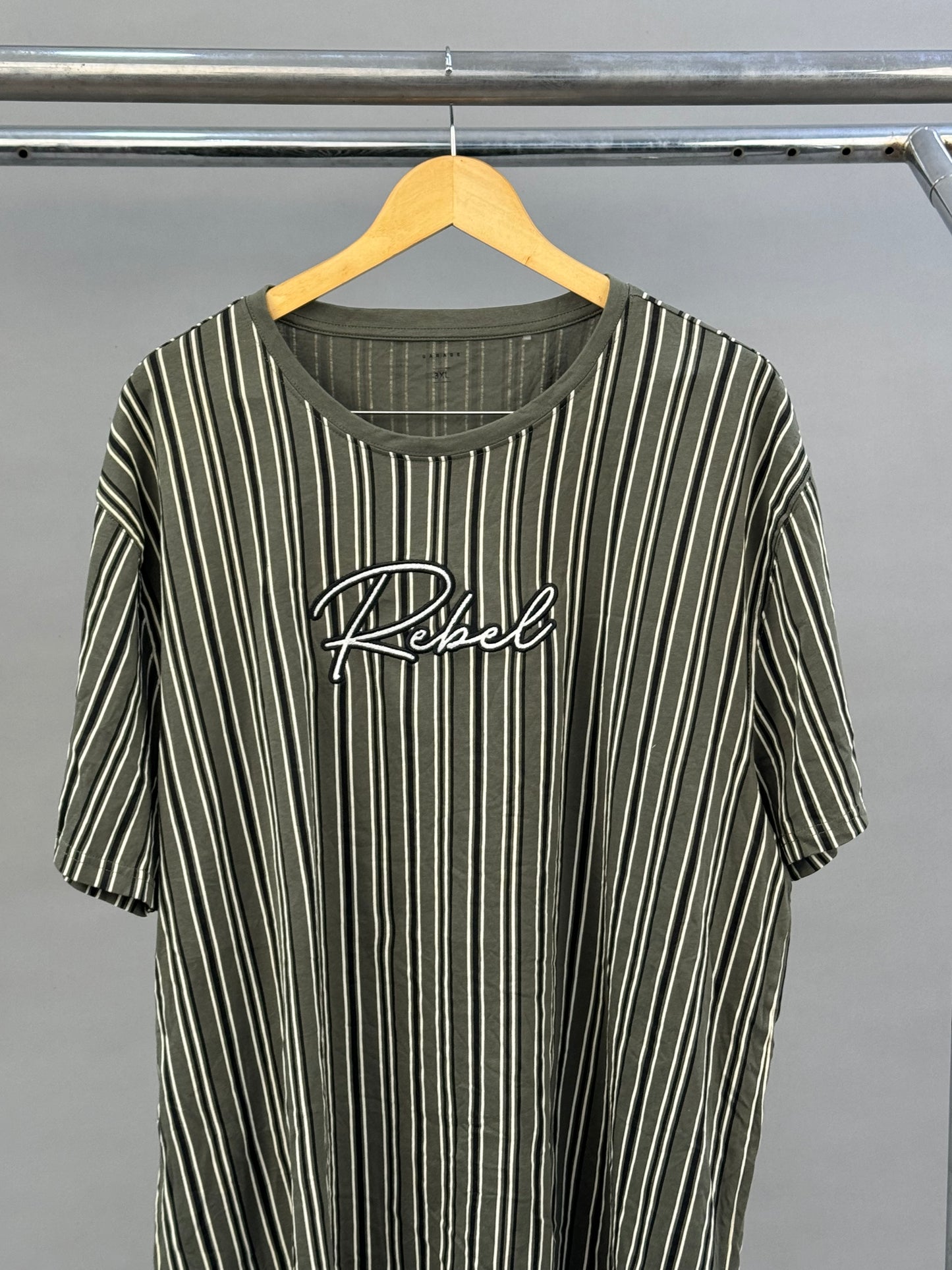 Rebel stripped tee