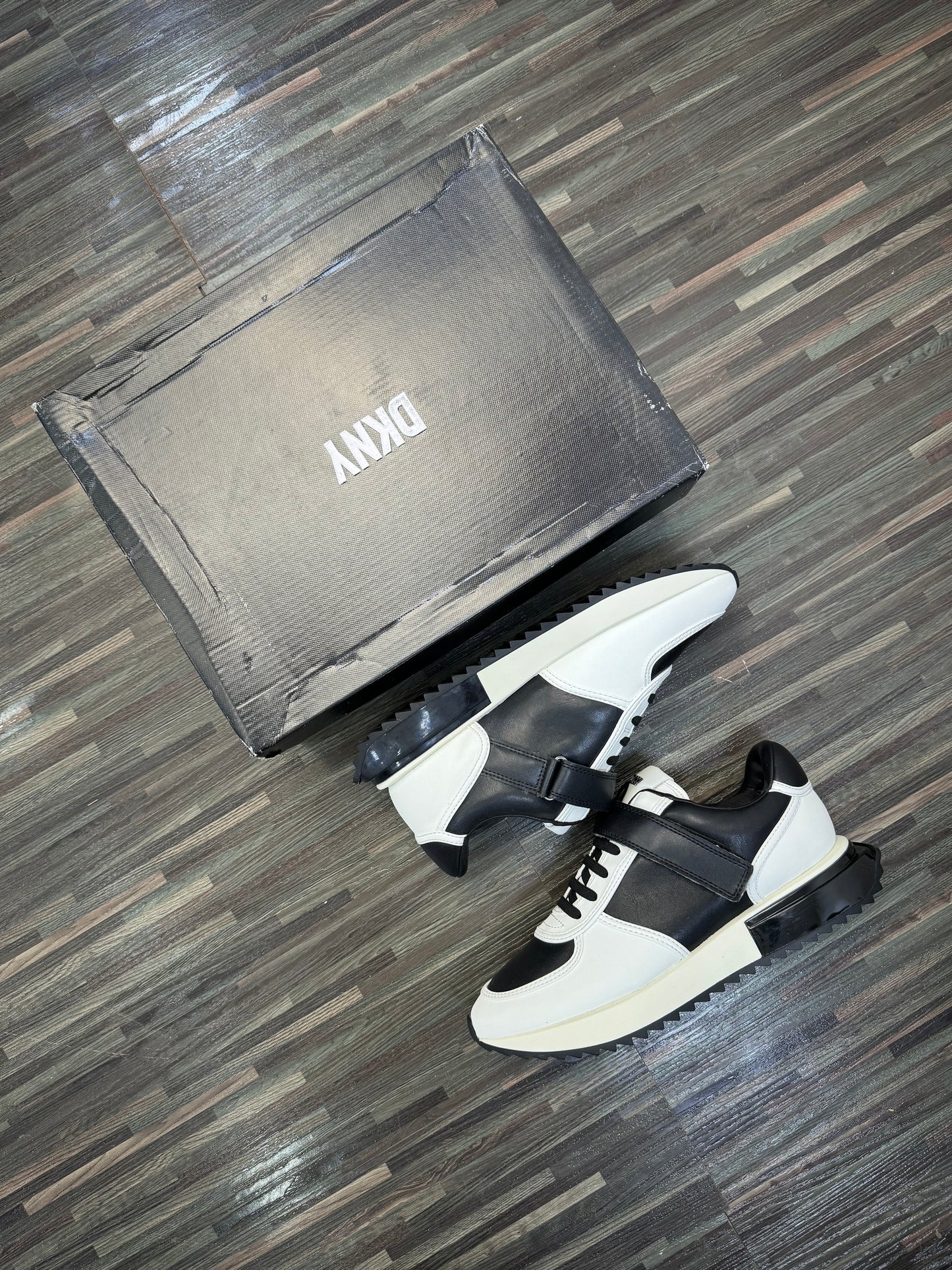 DKNY Trainers (female) Z058