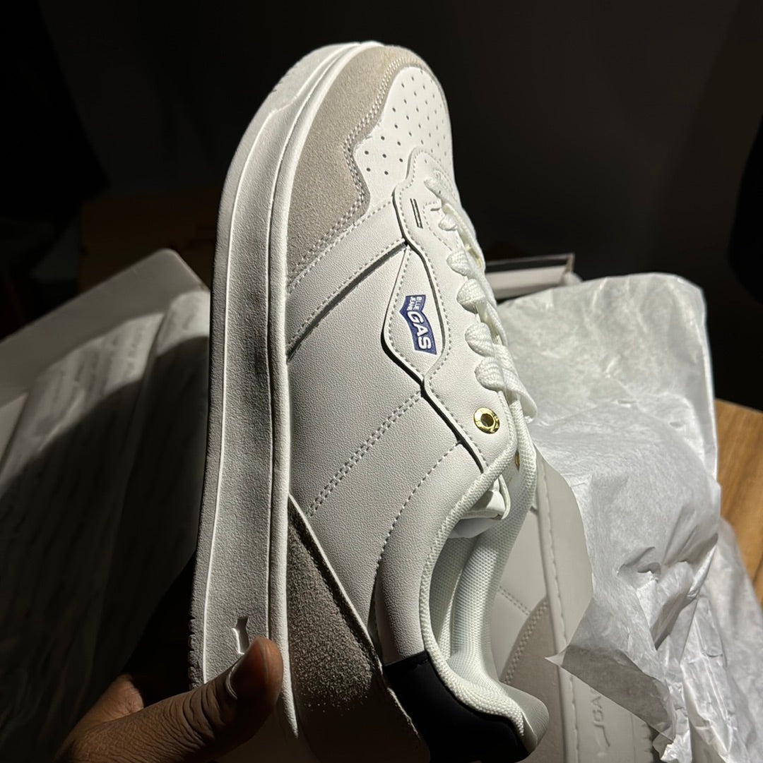 Gas sneakers