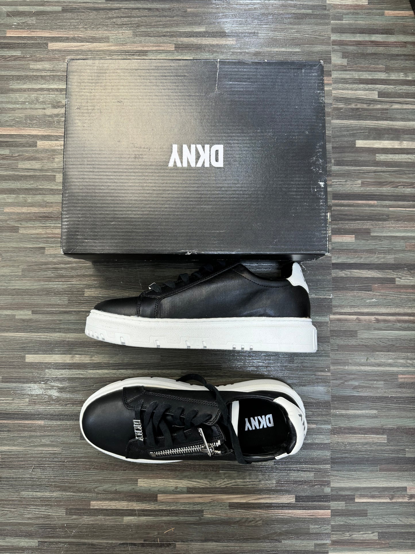 DKNY Sneakers Z106