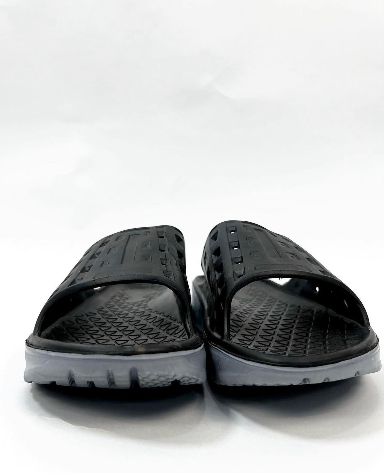 Orthopedic chunky sliders in black