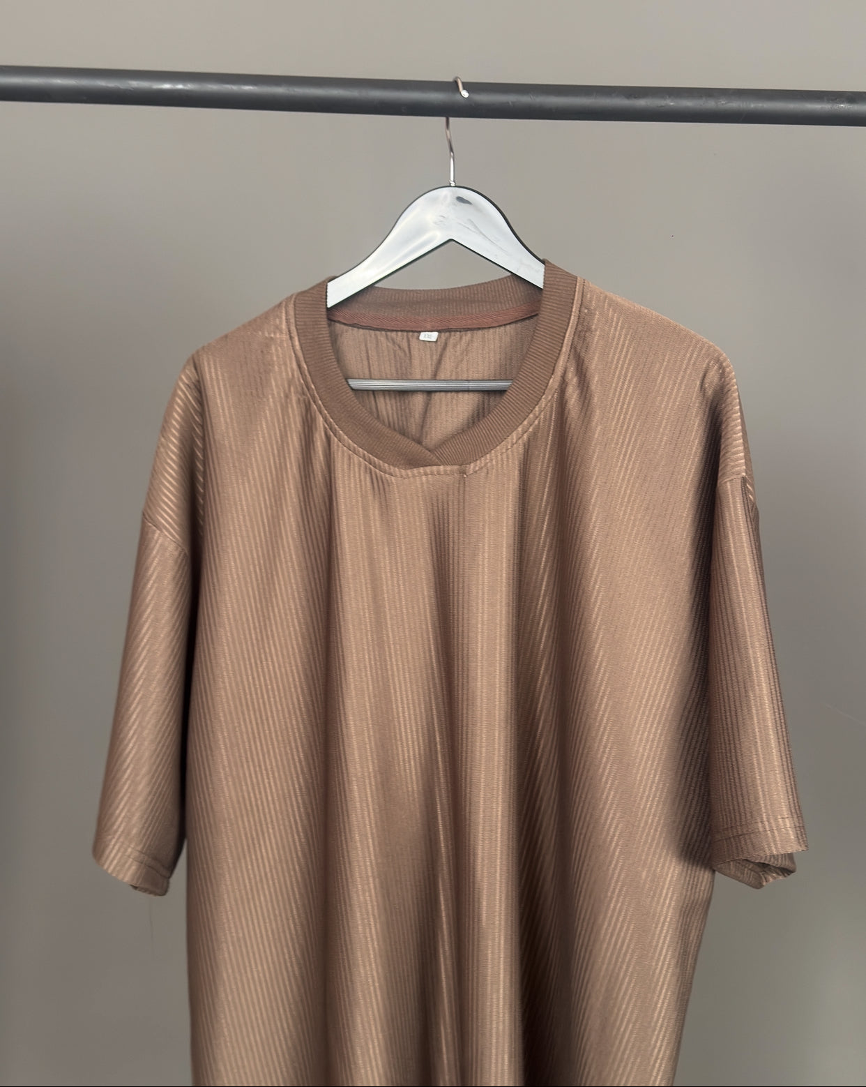 Zedek Revere V-Neck Tee in Brown Color