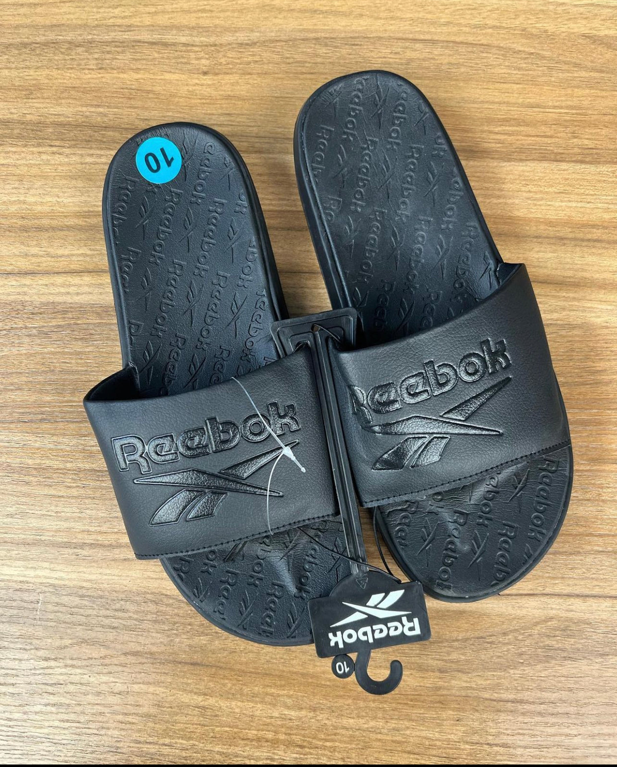 Reebok sliders in all black