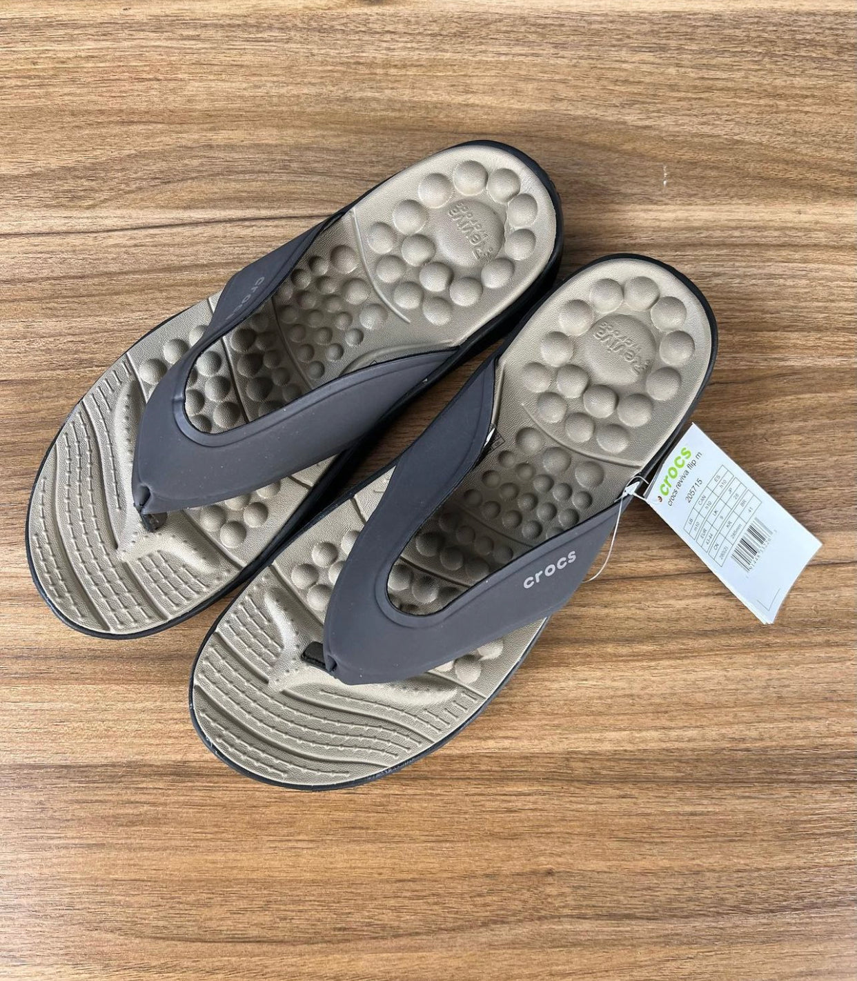 Crocs sliders in deep brown