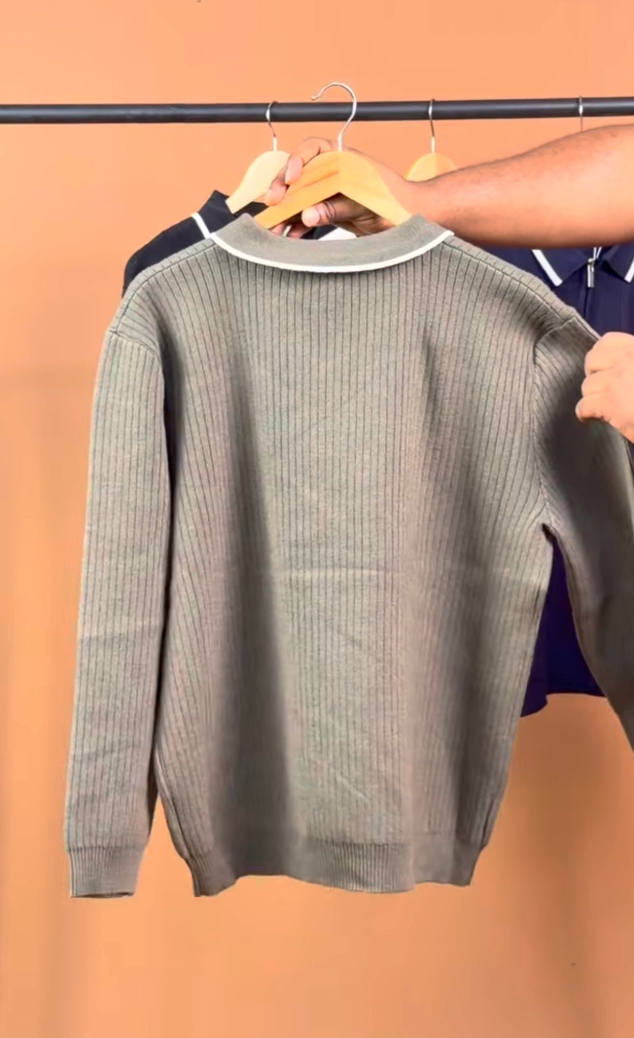 KNITTED ZIP LONGSLEEVE IN GREEN