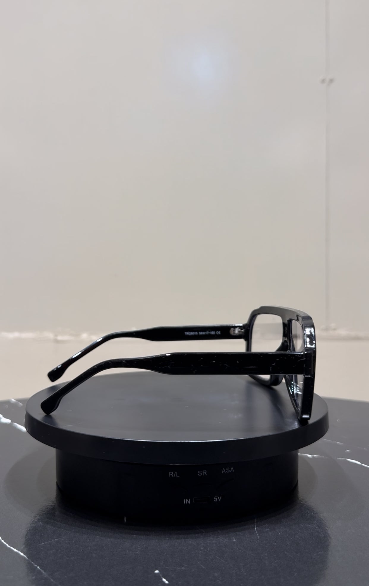 TRENDY OVERSIZED SQUARE SUNGLASSES