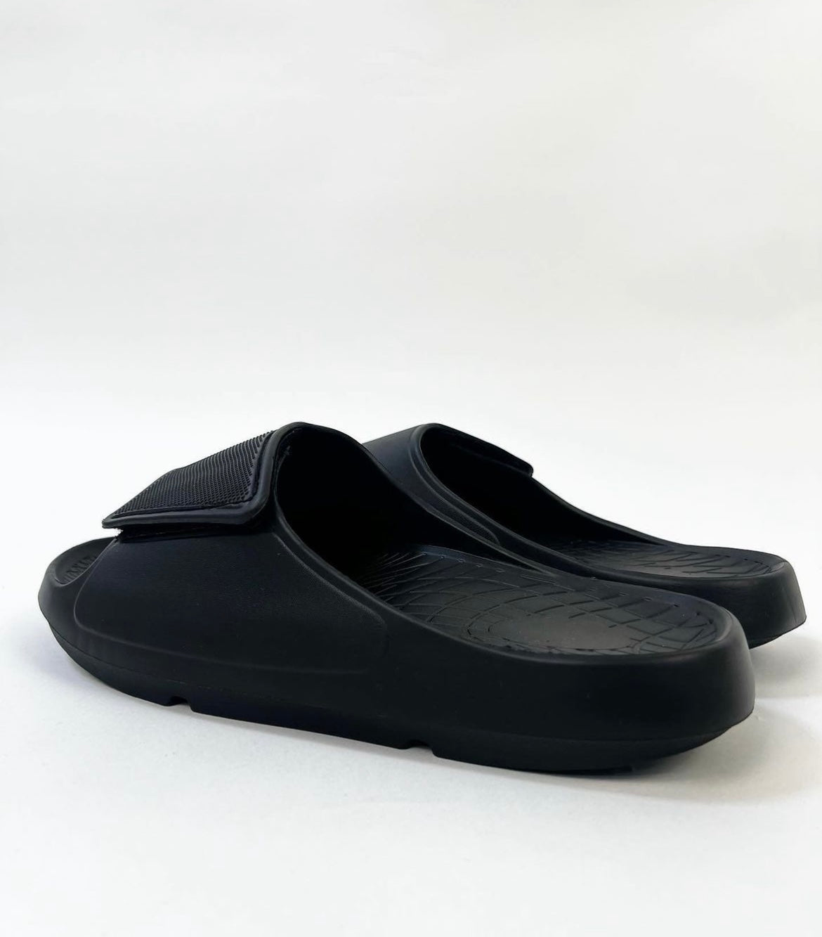 Zedek strap orthopedic sliders in black