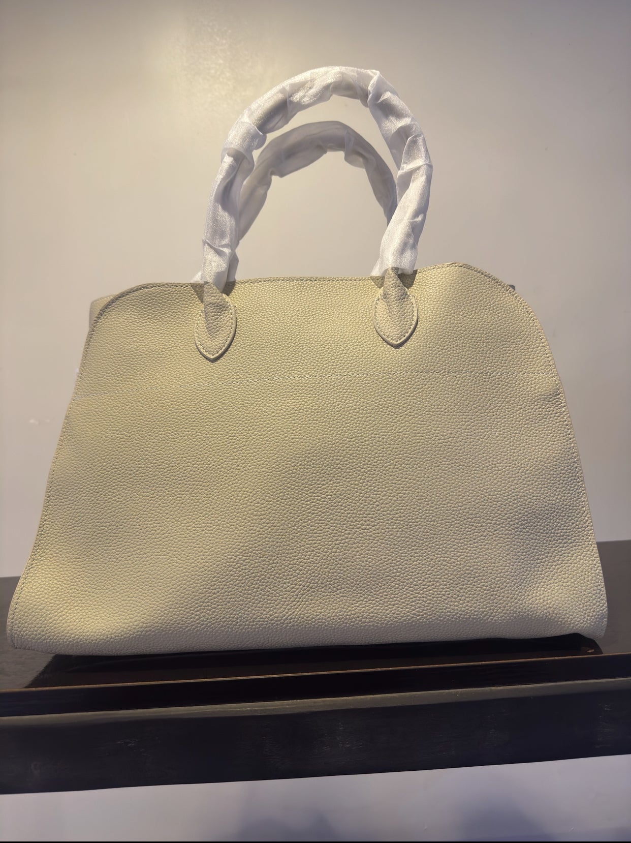 FEMALE HAND BAG In Biege