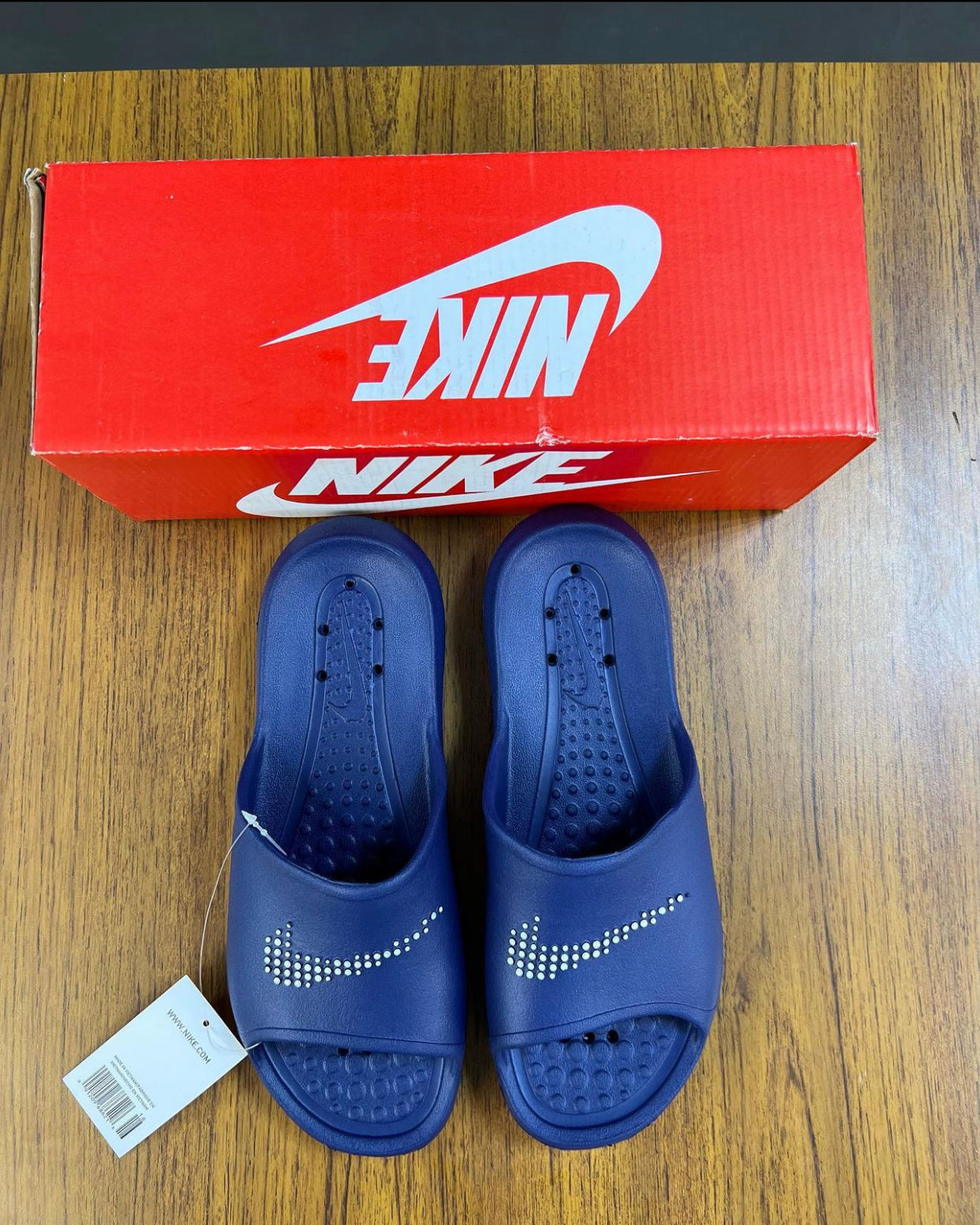 Nike benassi swoosh in navy