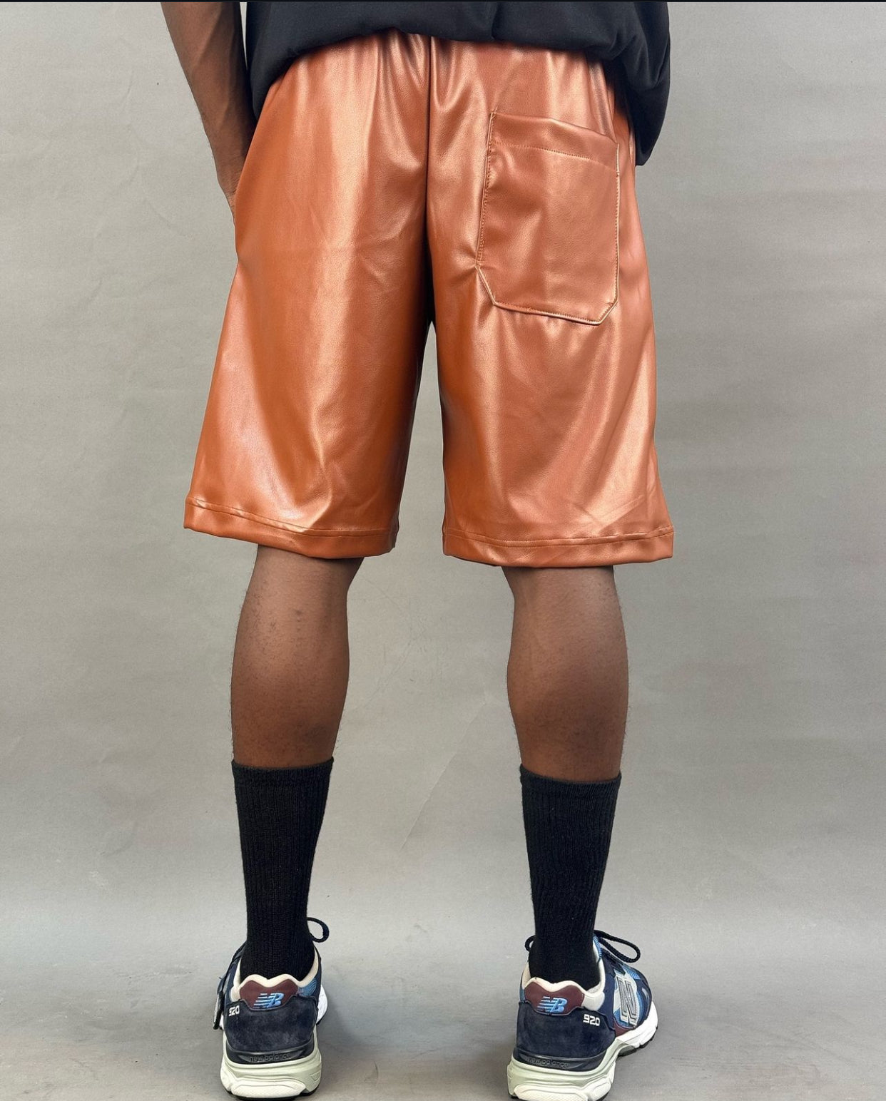 Leather short in brown