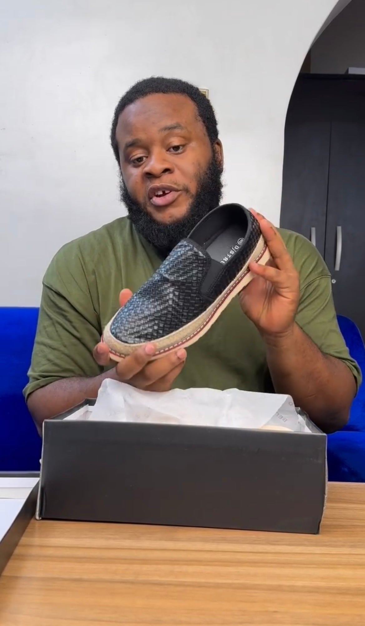 Distruct shoe in black