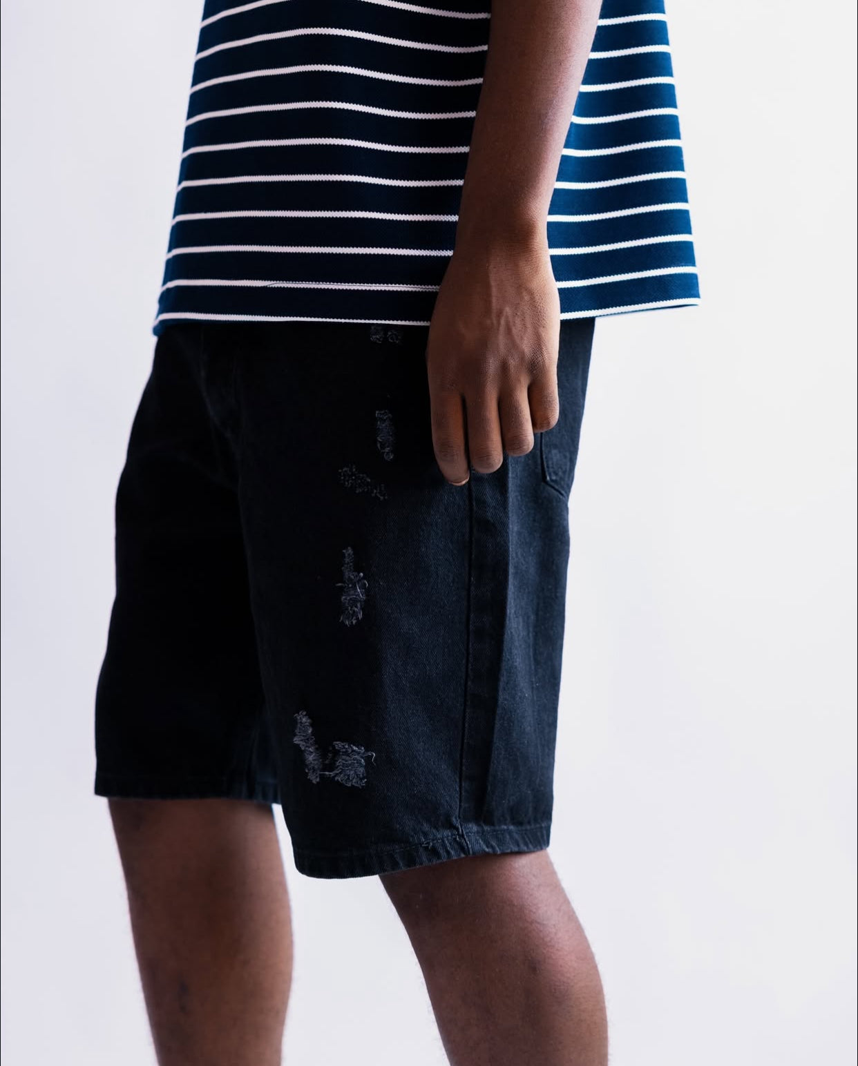 TRUE MICRO RIPPED DENIM SHORT