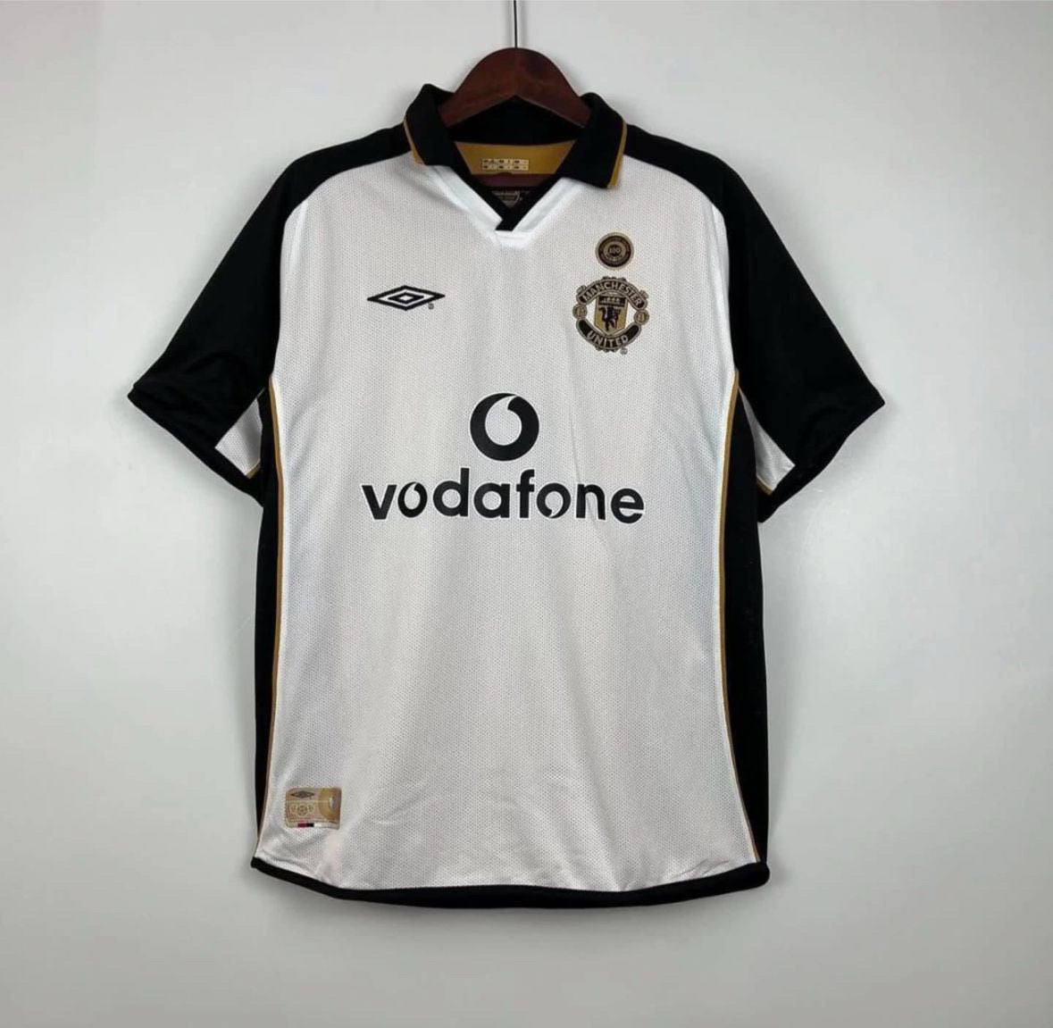Manchester United 2001-02 Retro Football Shirt