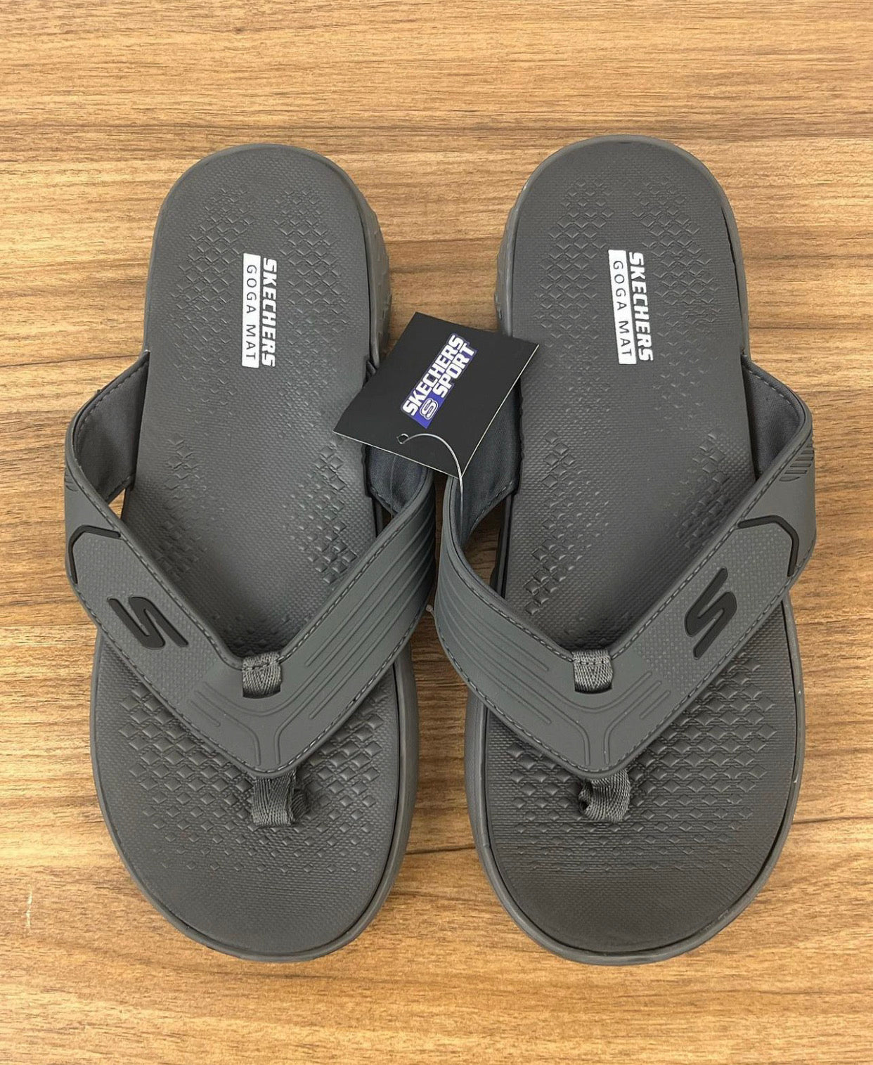 Sketchers slides in grey