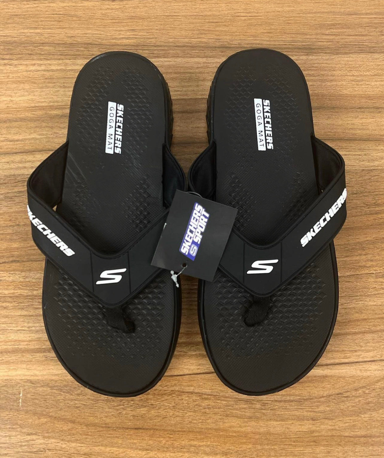 Sketchers slides in black