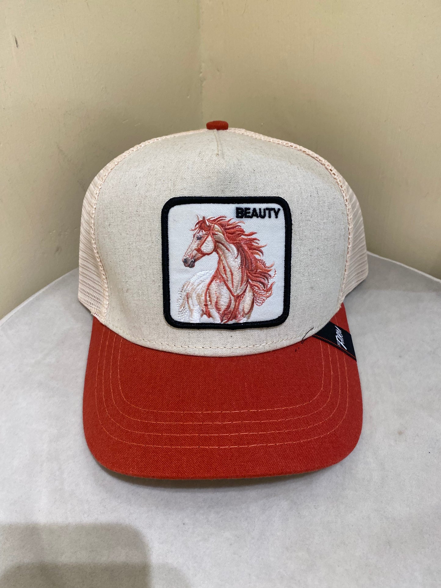 BEAUTY TRUCKER HAT