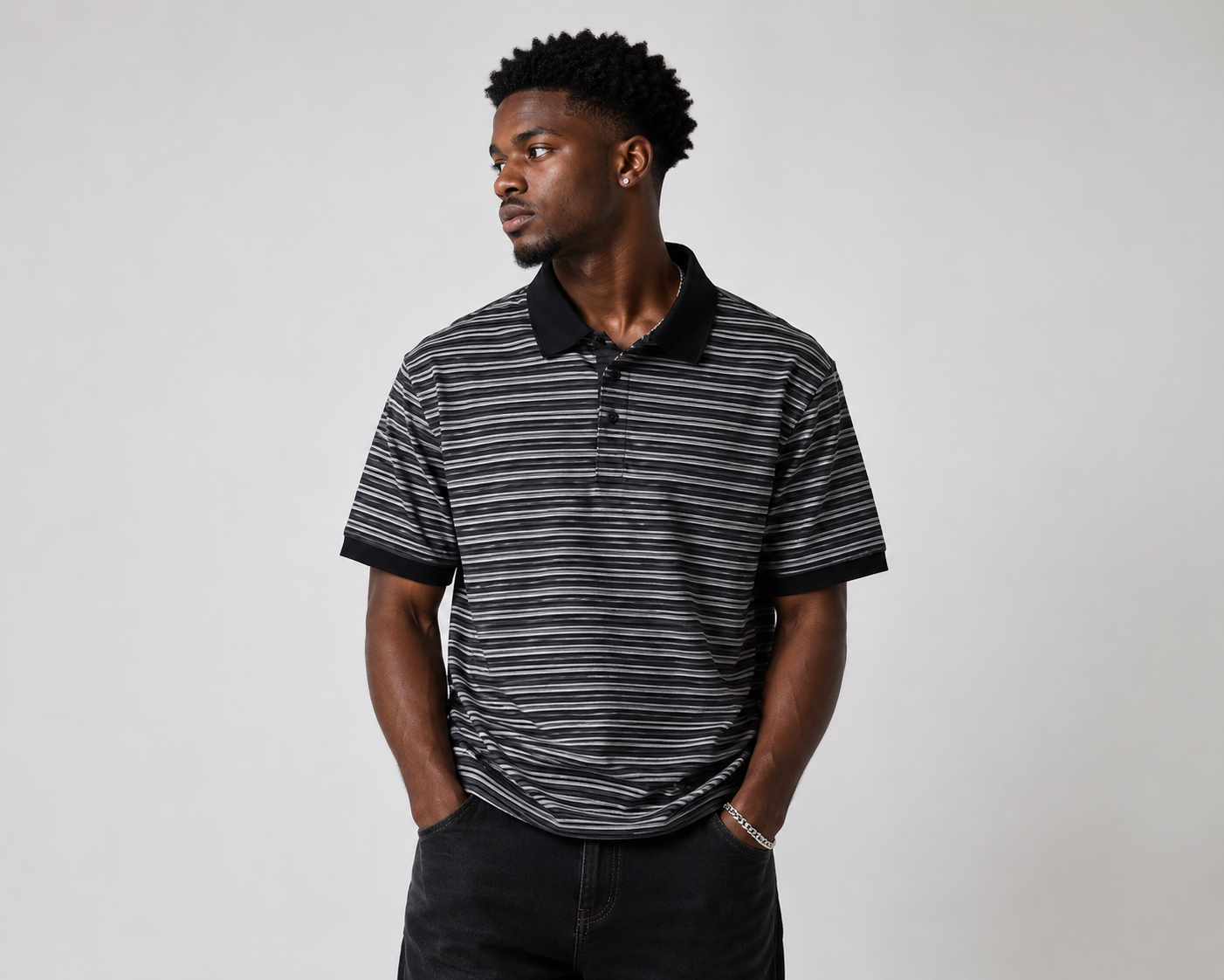 A wspikyhead stripped tee in black