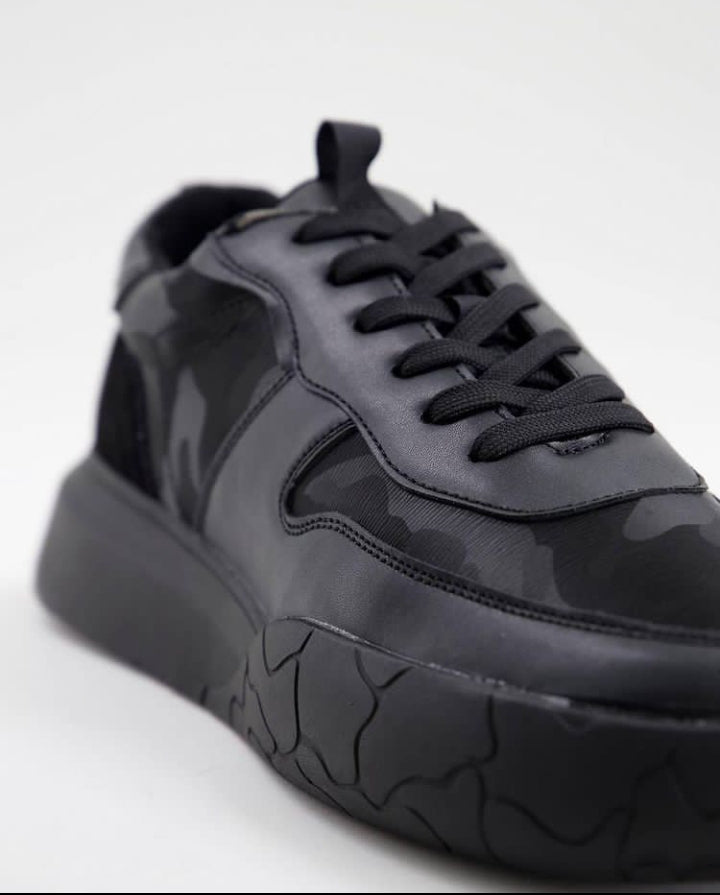 River island trainers in black