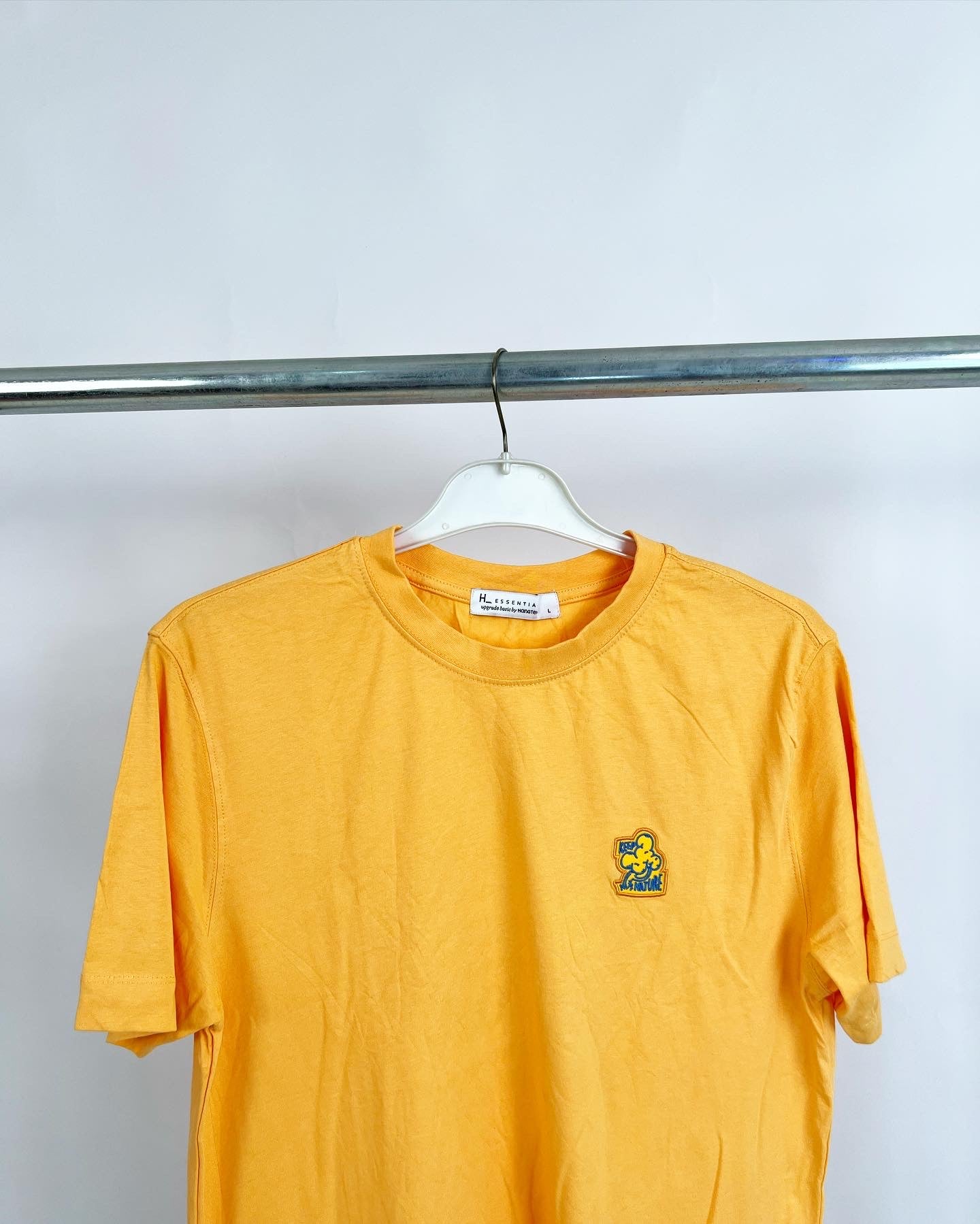 H_essential tee