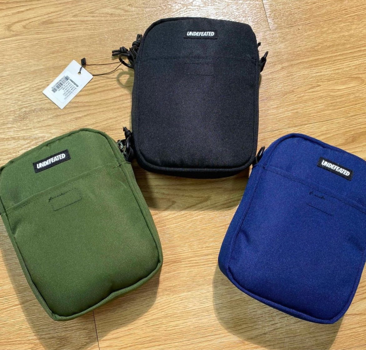 Undefeated cross body bag in green