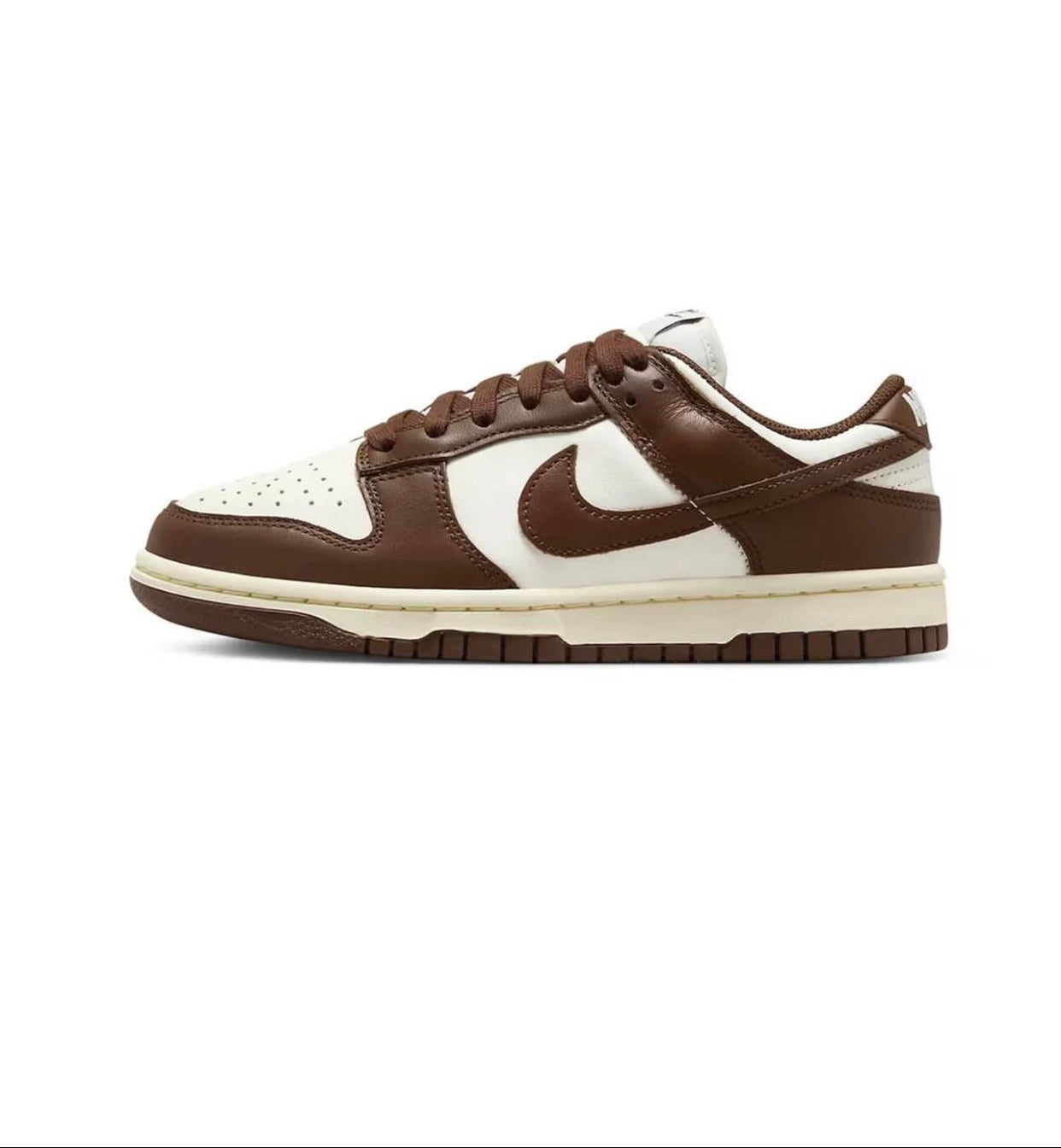 Nike Dunk Low Trainers in Chocolate