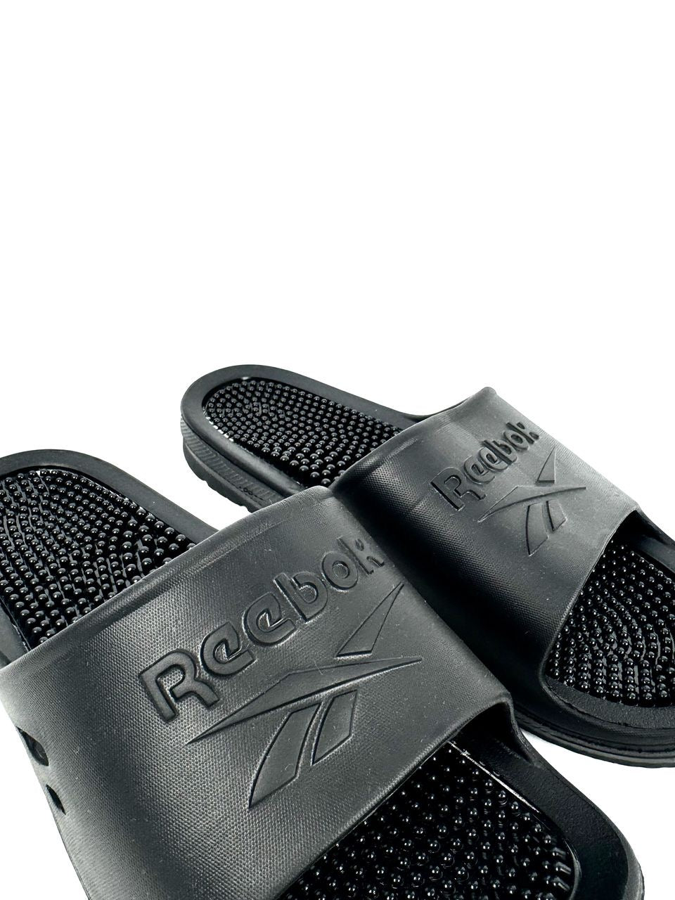 Reebok slider in black