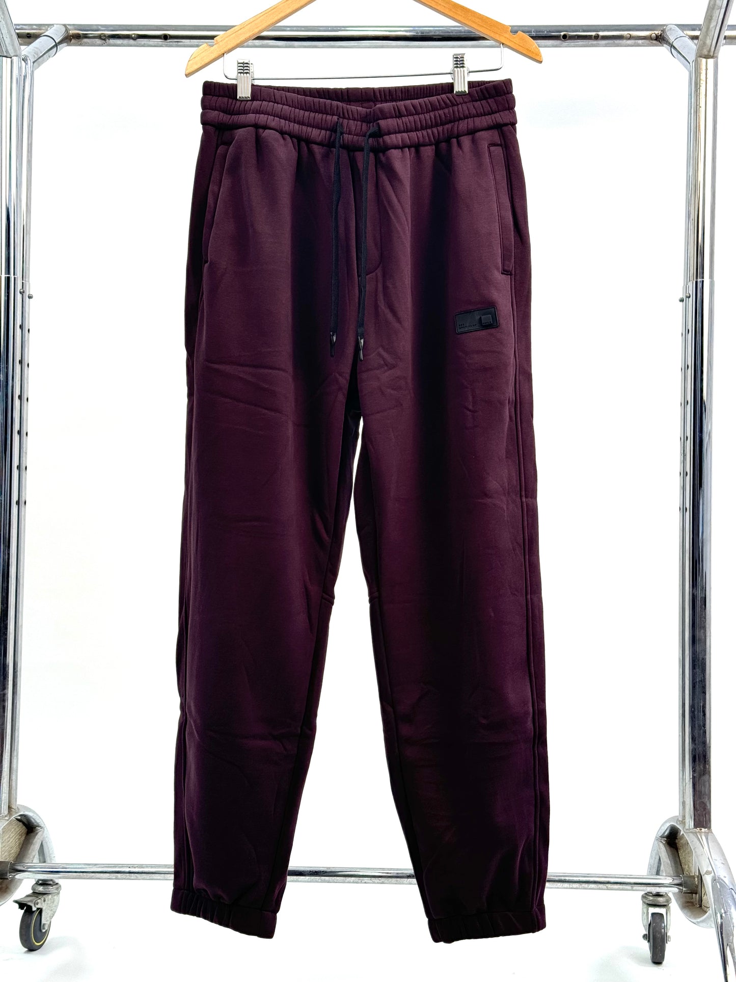 MC jogger in wine