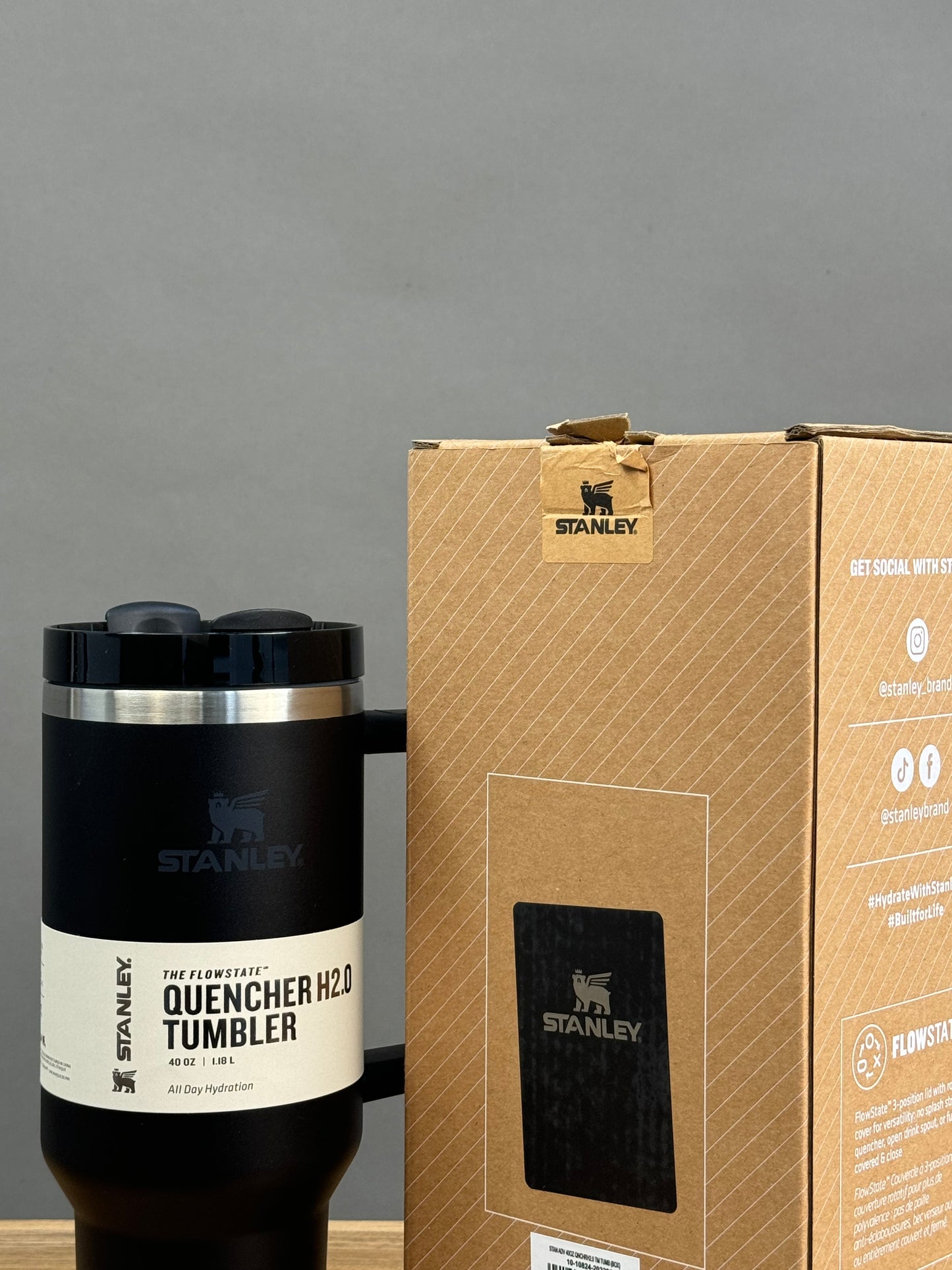 Quencher tumbler in black
40.0Z /1.14L
All day hydration