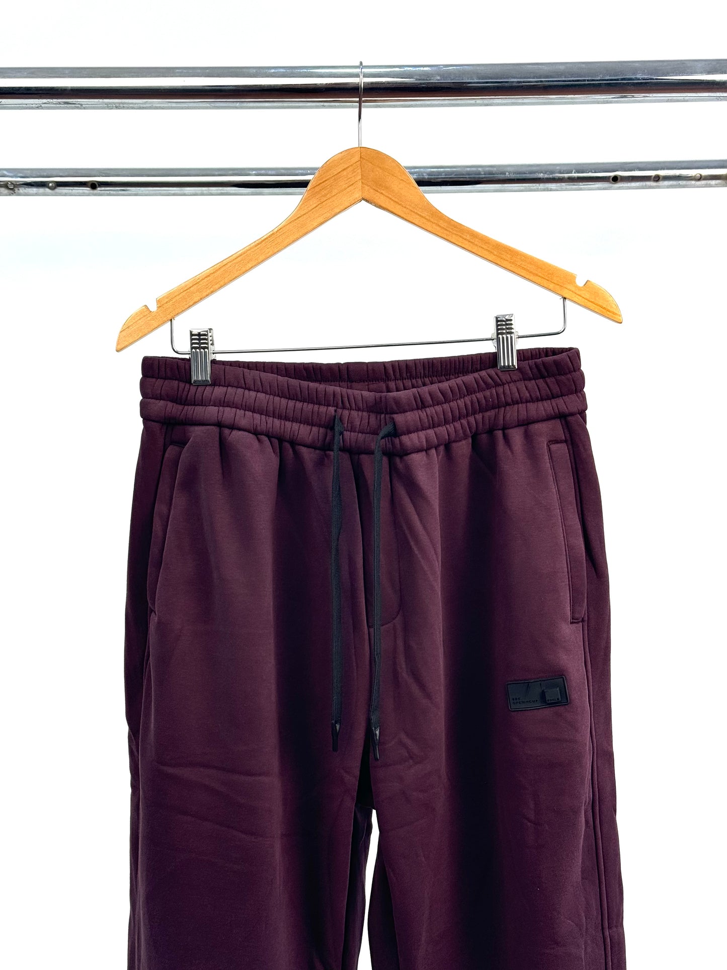 MC jogger in wine