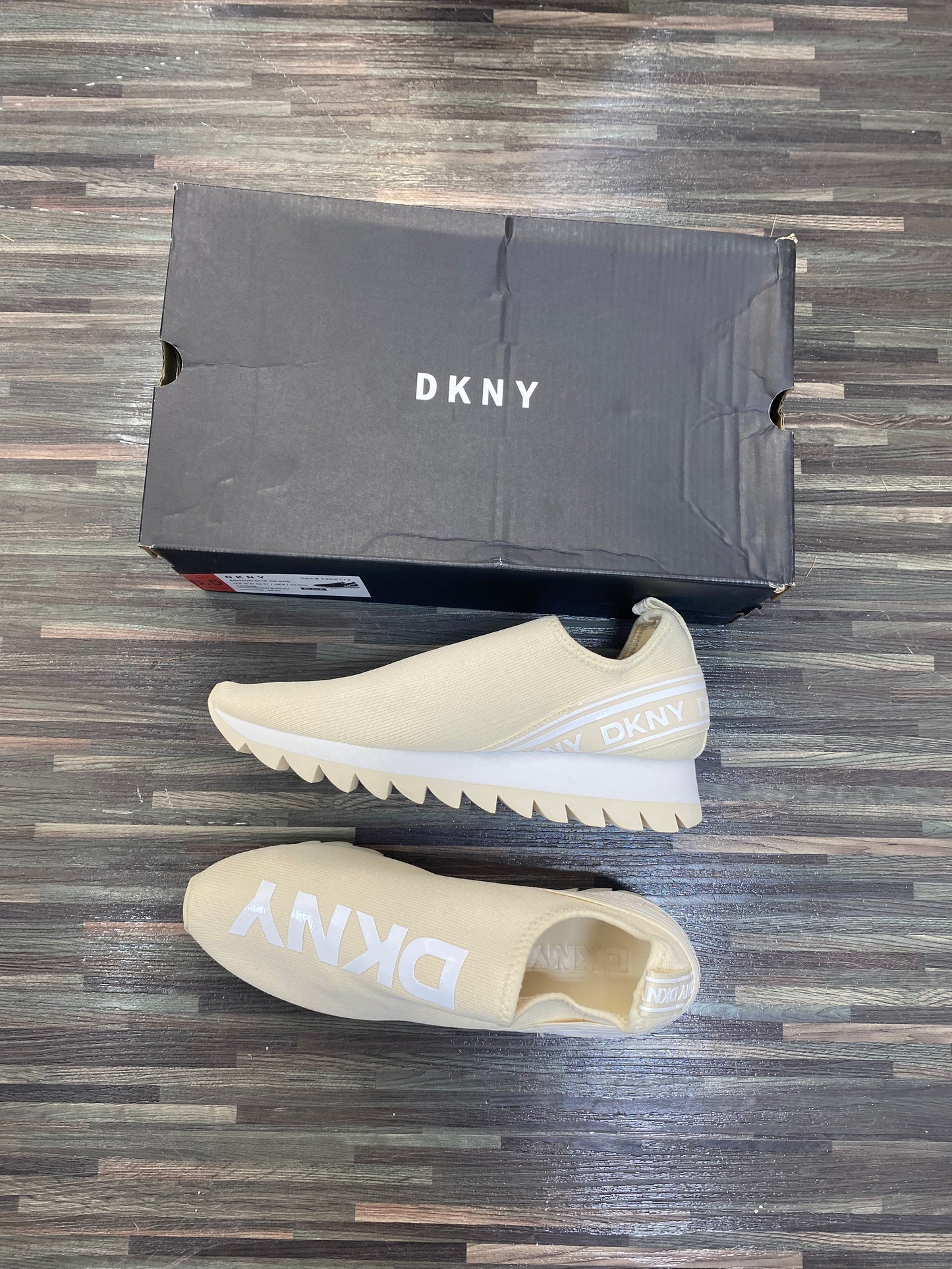 DKNY sneakers Z086