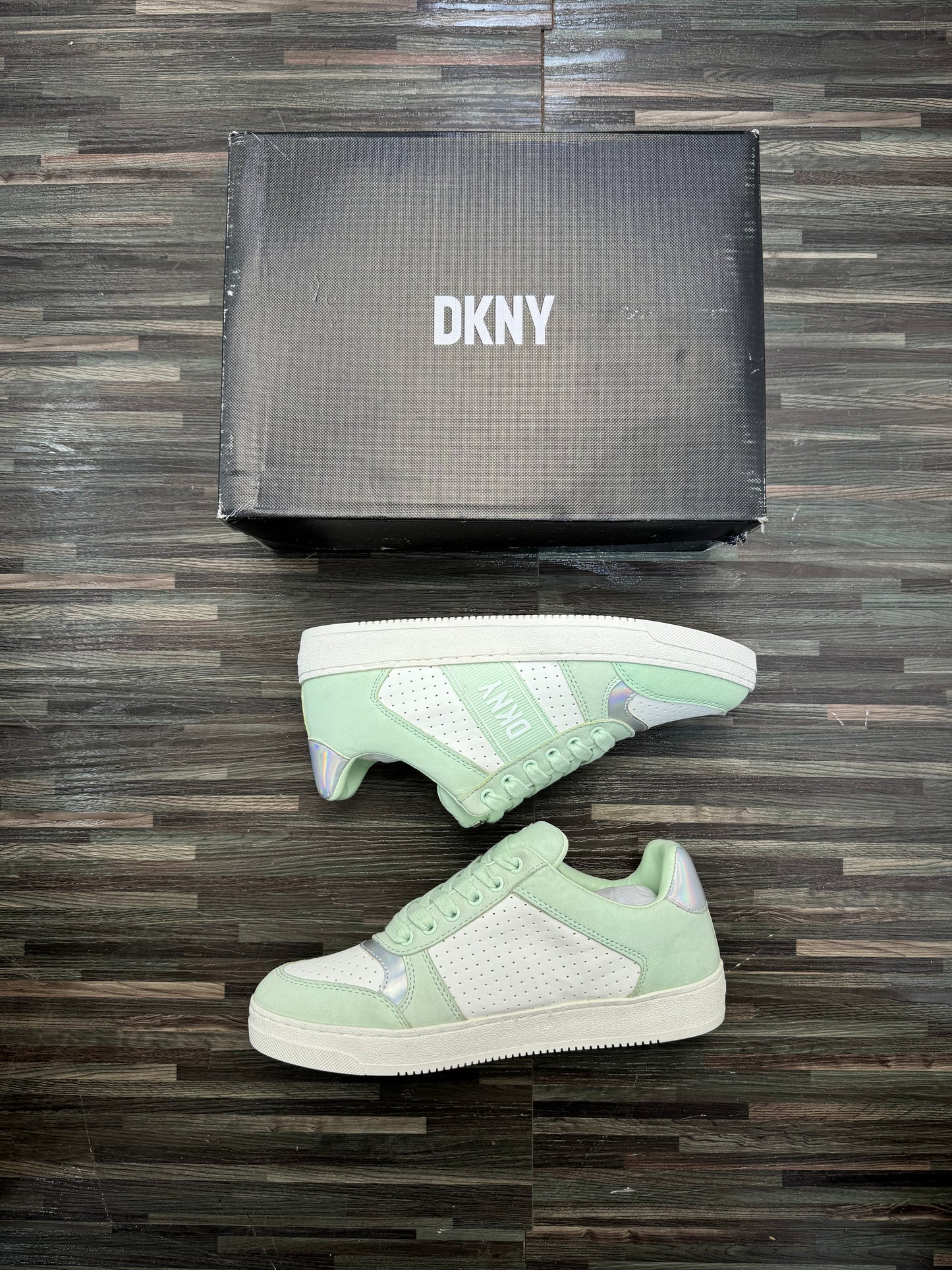 DKNY Sneakers (female) Z050